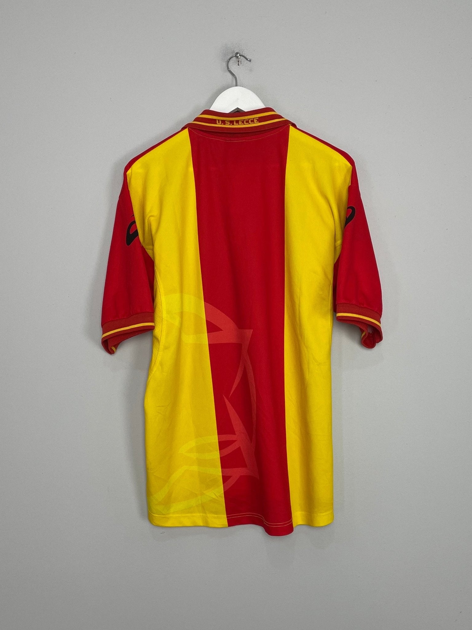 Shop 2001/02 LECCE HOME SHIRT (L) ASICS, classic football shirts, vintage football shirts & retro soccer jerseys at Cult Kits
