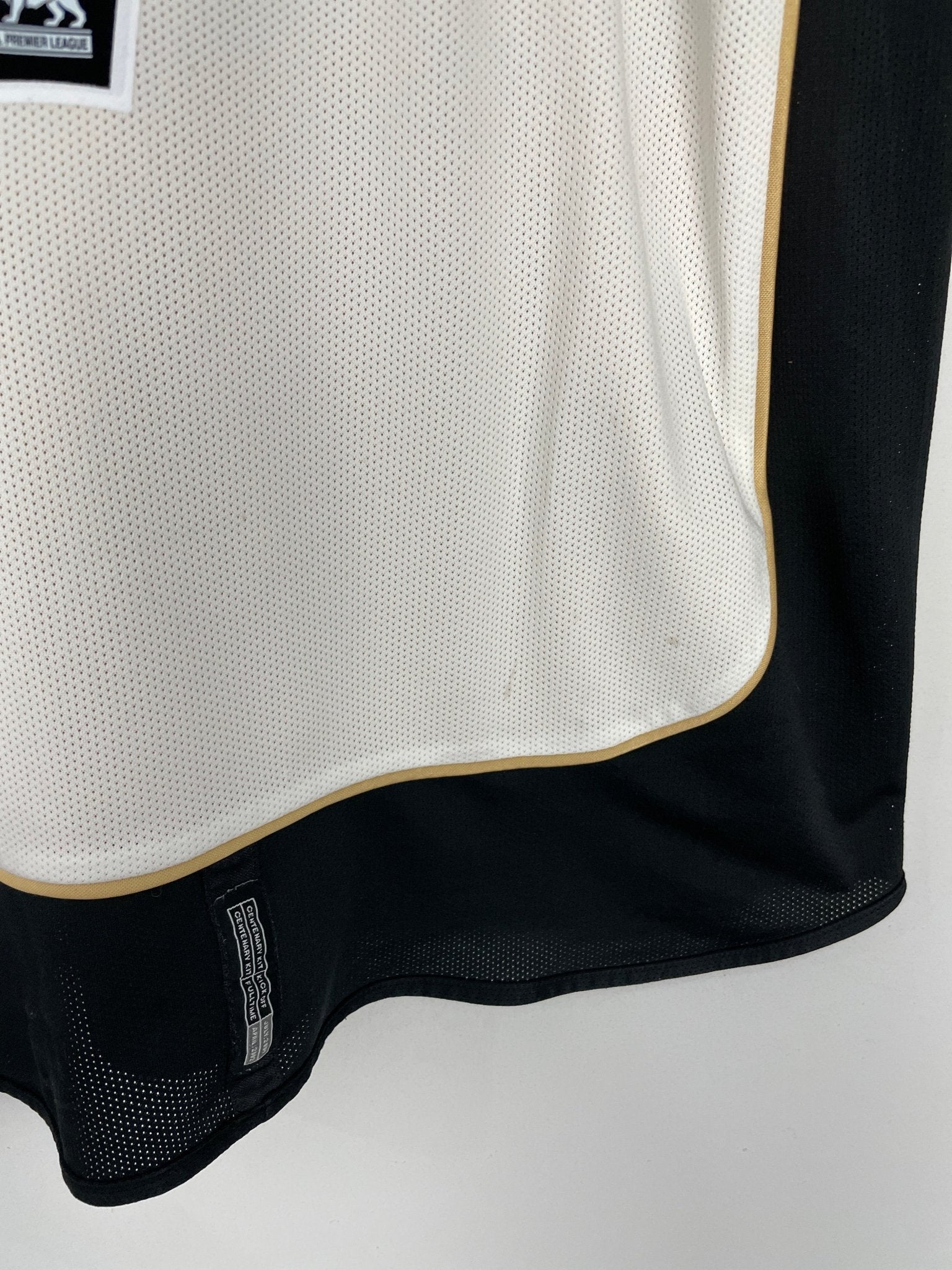 Shop 2001/02 MANCHESTER UNITED BECKHAM #7 *CENTENARY* AWAY/THIRD SHIRT (M) UMBRO, classic football shirts, vintage football shirts & retro soccer jerseys at Cult Kits