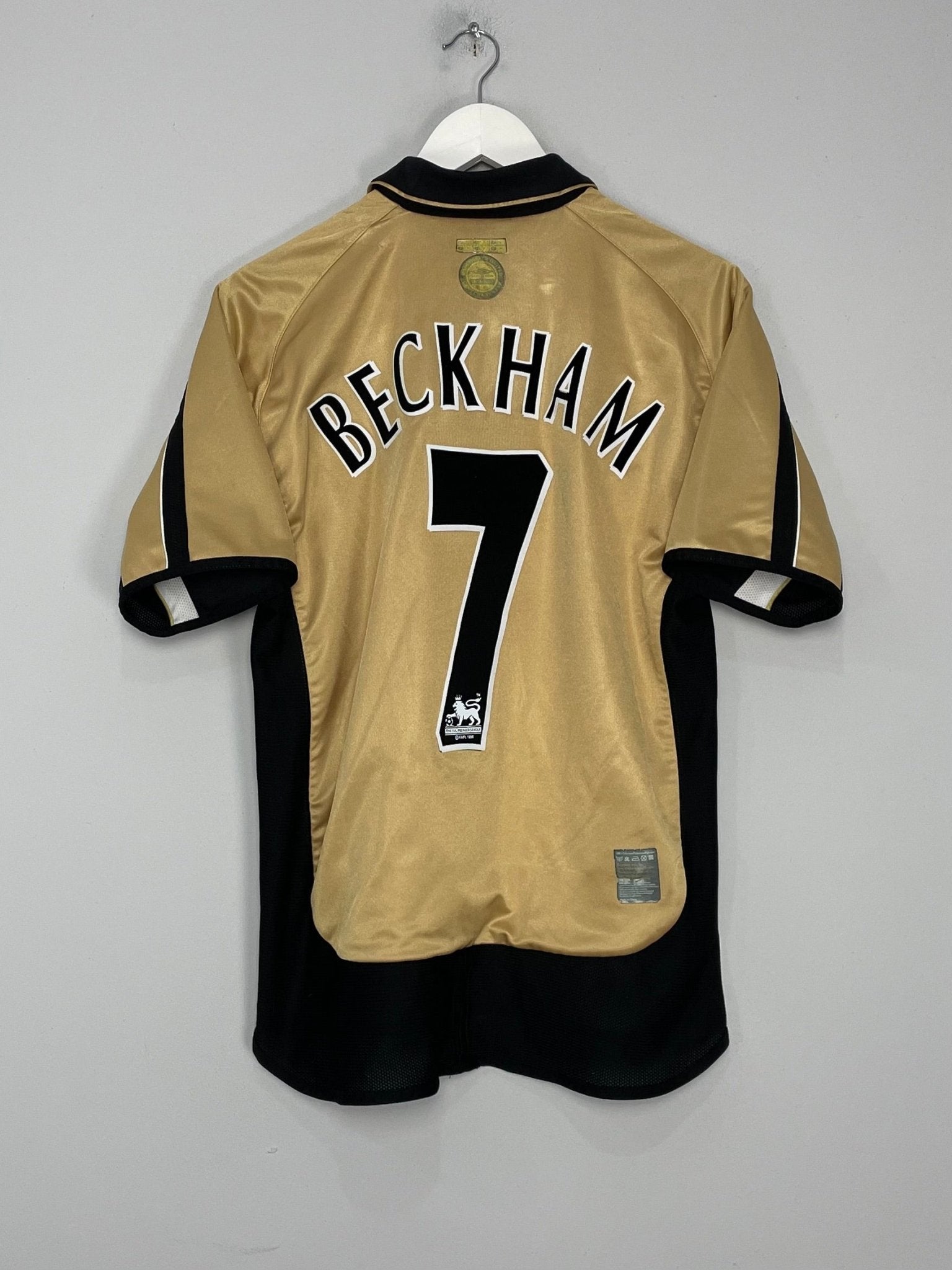 Shop 2001/02 MANCHESTER UNITED BECKHAM #7 *CENTENARY* AWAY/THIRD SHIRT (M) UMBRO, classic football shirts, vintage football shirts & retro soccer jerseys at Cult Kits