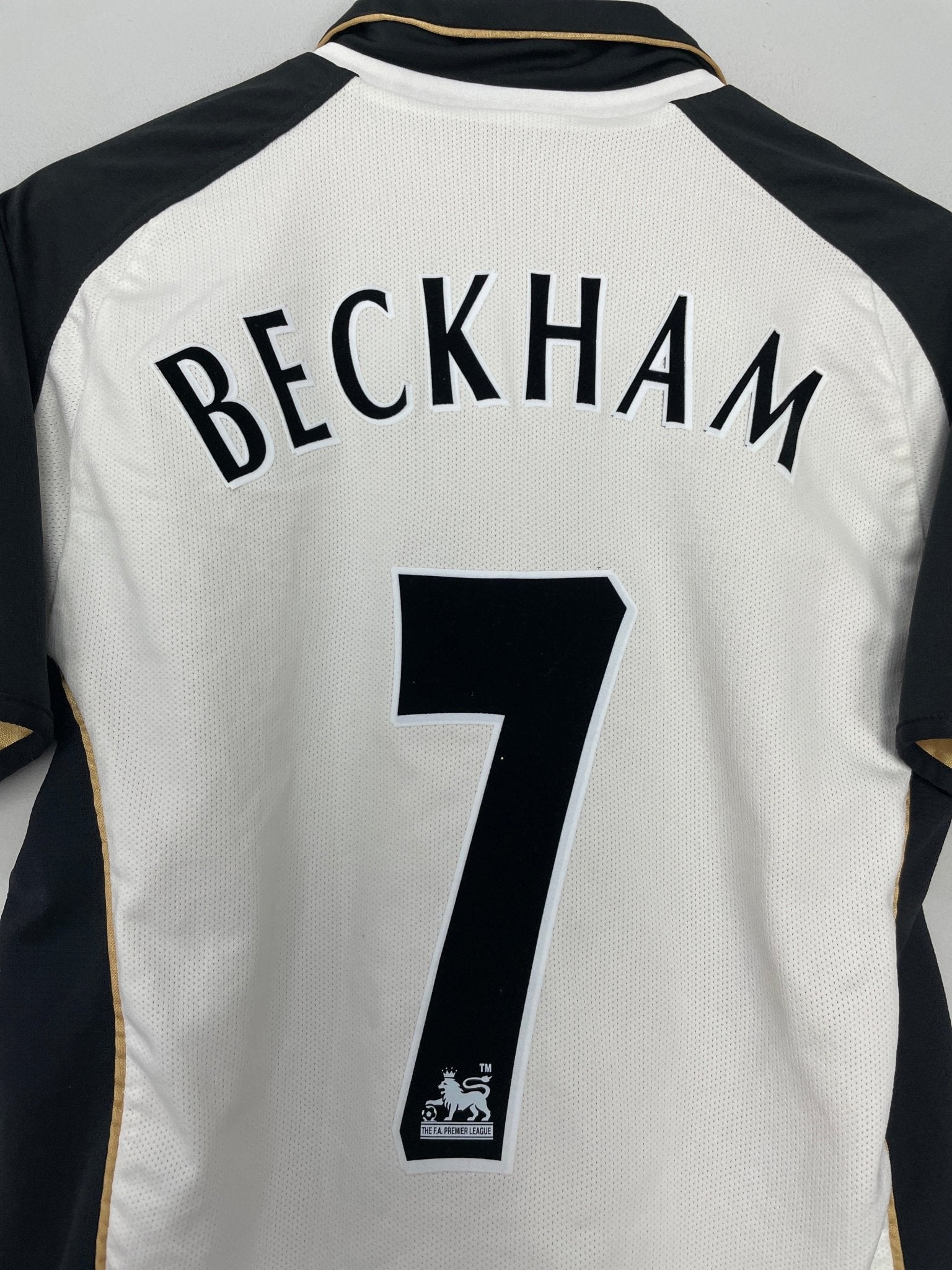 Shop 2001/02 MANCHESTER UNITED BECKHAM #7 *CENTENARY* AWAY/THIRD SHIRT (M) UMBRO, classic football shirts, vintage football shirts & retro soccer jerseys at Cult Kits