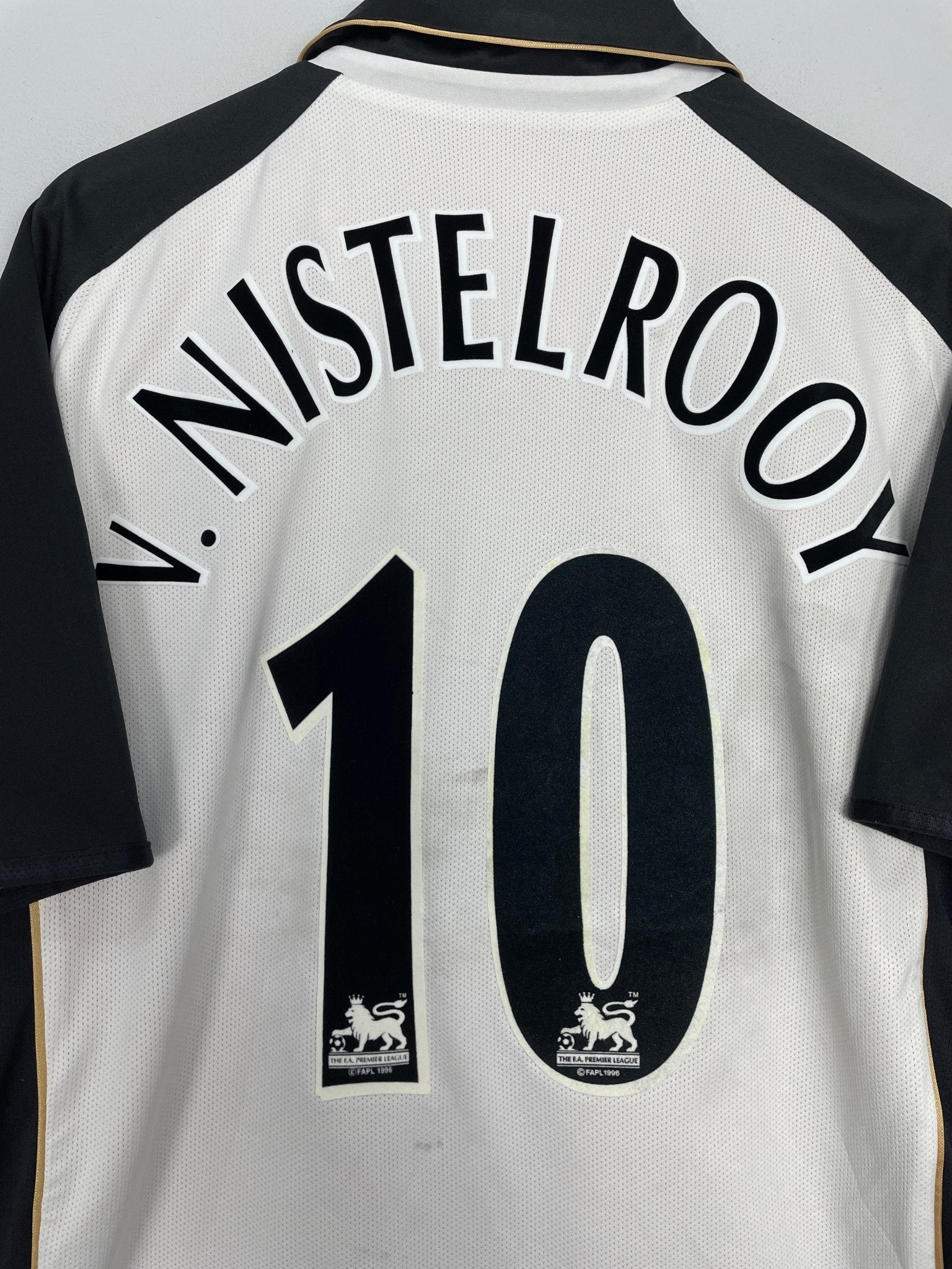 Shop 2001/02 MANCHESTER UNITED V.NISTELROOY #10 CENTENARY AWAY/THIRD SHIRT (L) UMBRO, classic football shirts, vintage football shirts & retro soccer jerseys at Cult Kits