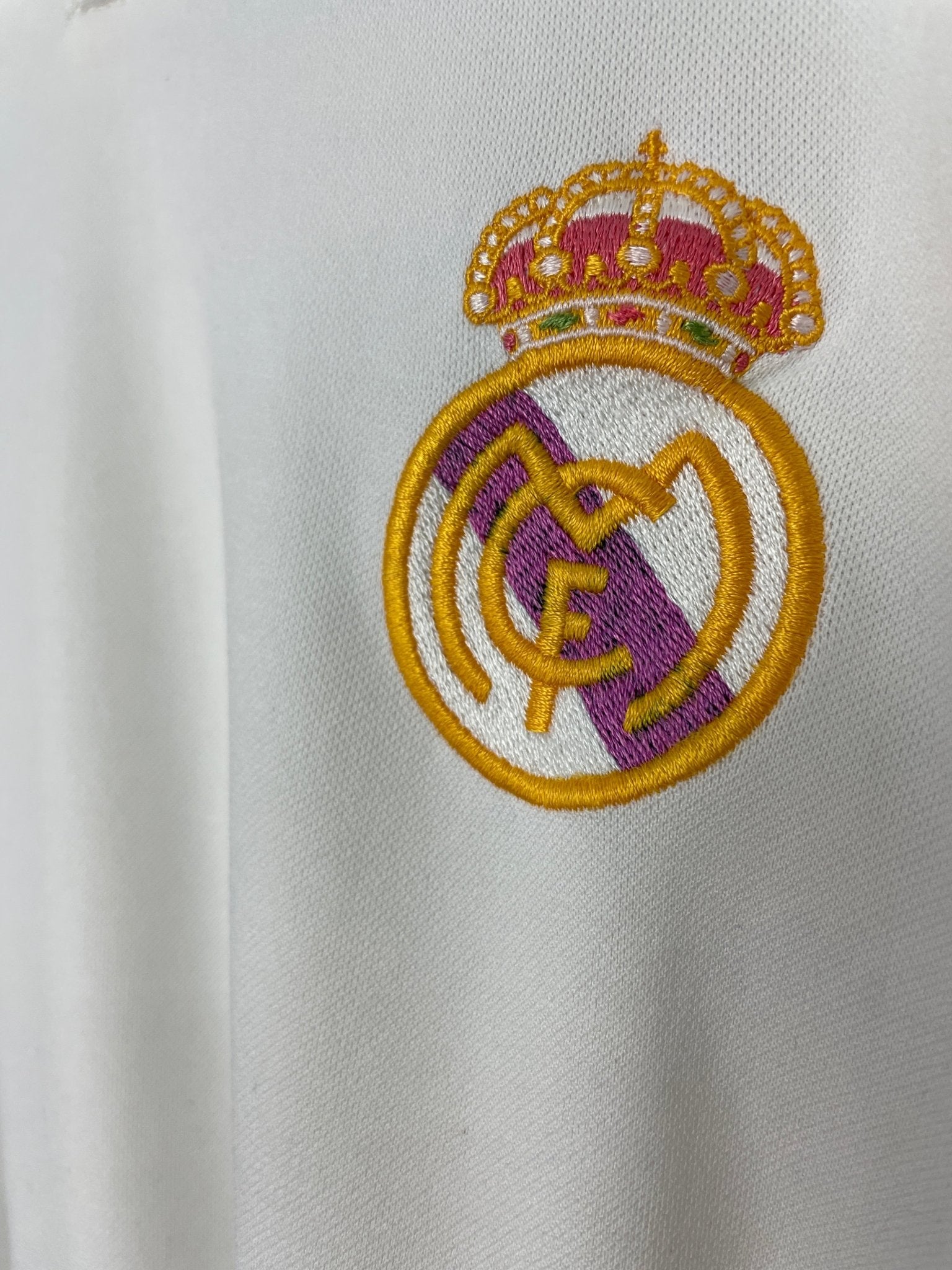 Shop 2001/02 REAL MADRID HIERRO #4 C/L HOME SHIRT (M) ADIDAS, classic football shirts, vintage football shirts & retro soccer jerseys at Cult Kits