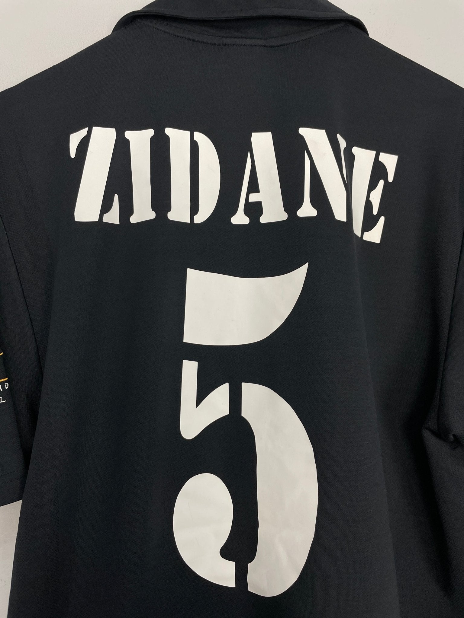 Shop 2001/02 REAL MADRID ZIDANE #5 AWAY SHIRT (M) ADIDAS, classic football shirts, vintage football shirts & retro soccer jerseys at Cult Kits