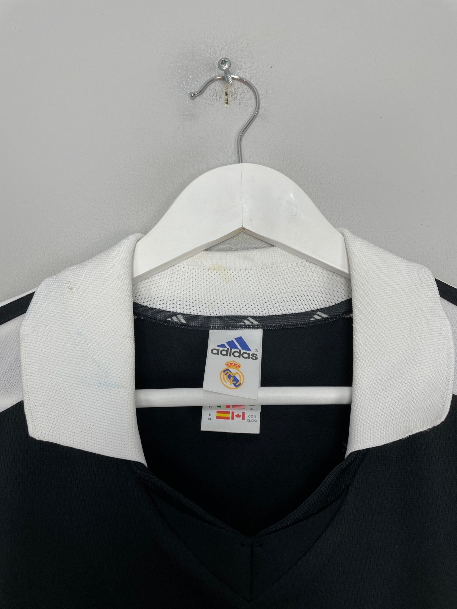 Shop 2001/02 REAL MADRID ZIDANE #5 AWAY SHIRT (XL) ADIDAS, classic football shirts, vintage football shirts & retro soccer jerseys at Cult Kits