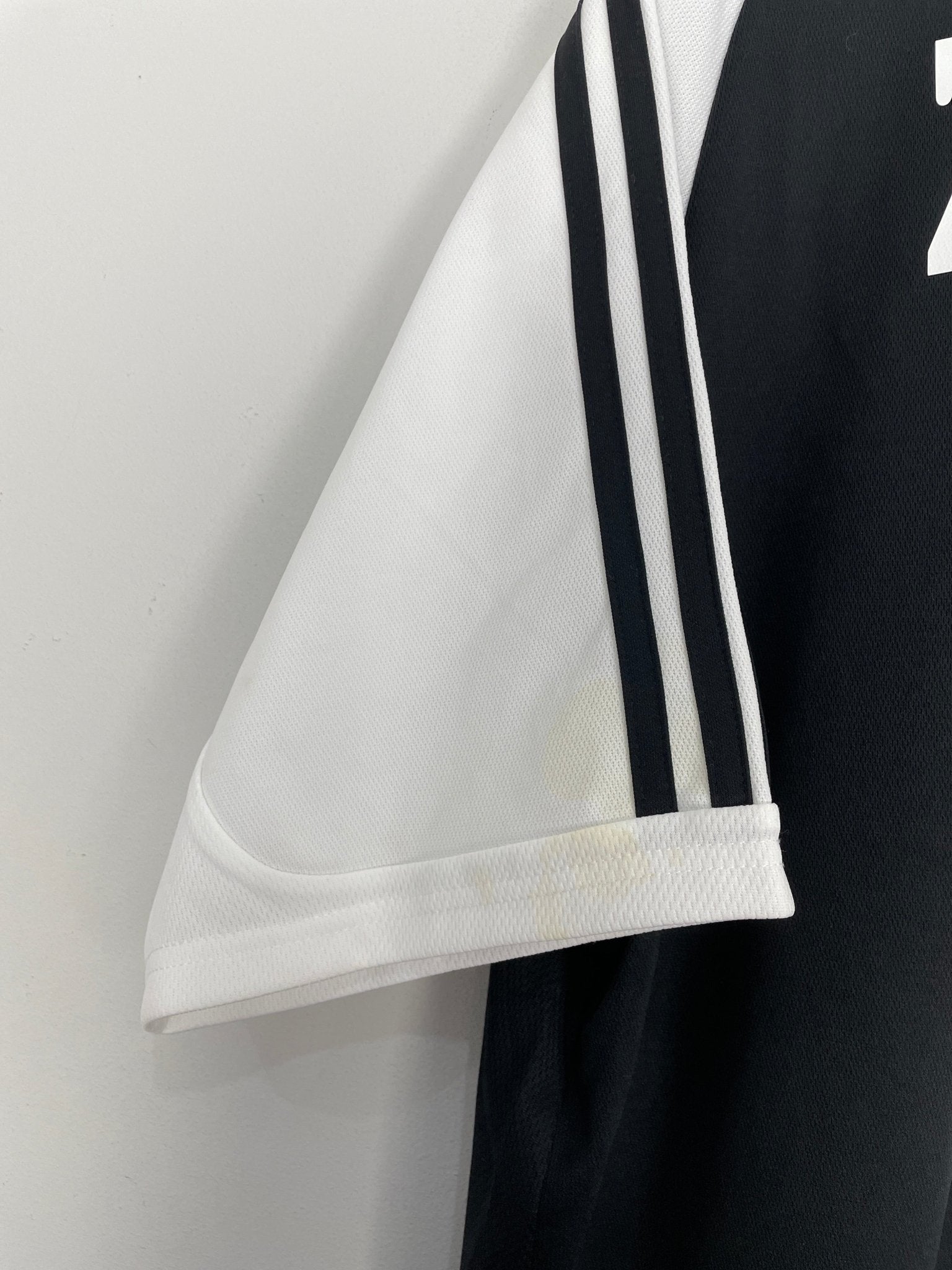 Shop 2001/02 REAL MADRID ZIDANE #5 AWAY SHIRT (XL) ADIDAS, classic football shirts, vintage football shirts & retro soccer jerseys at Cult Kits