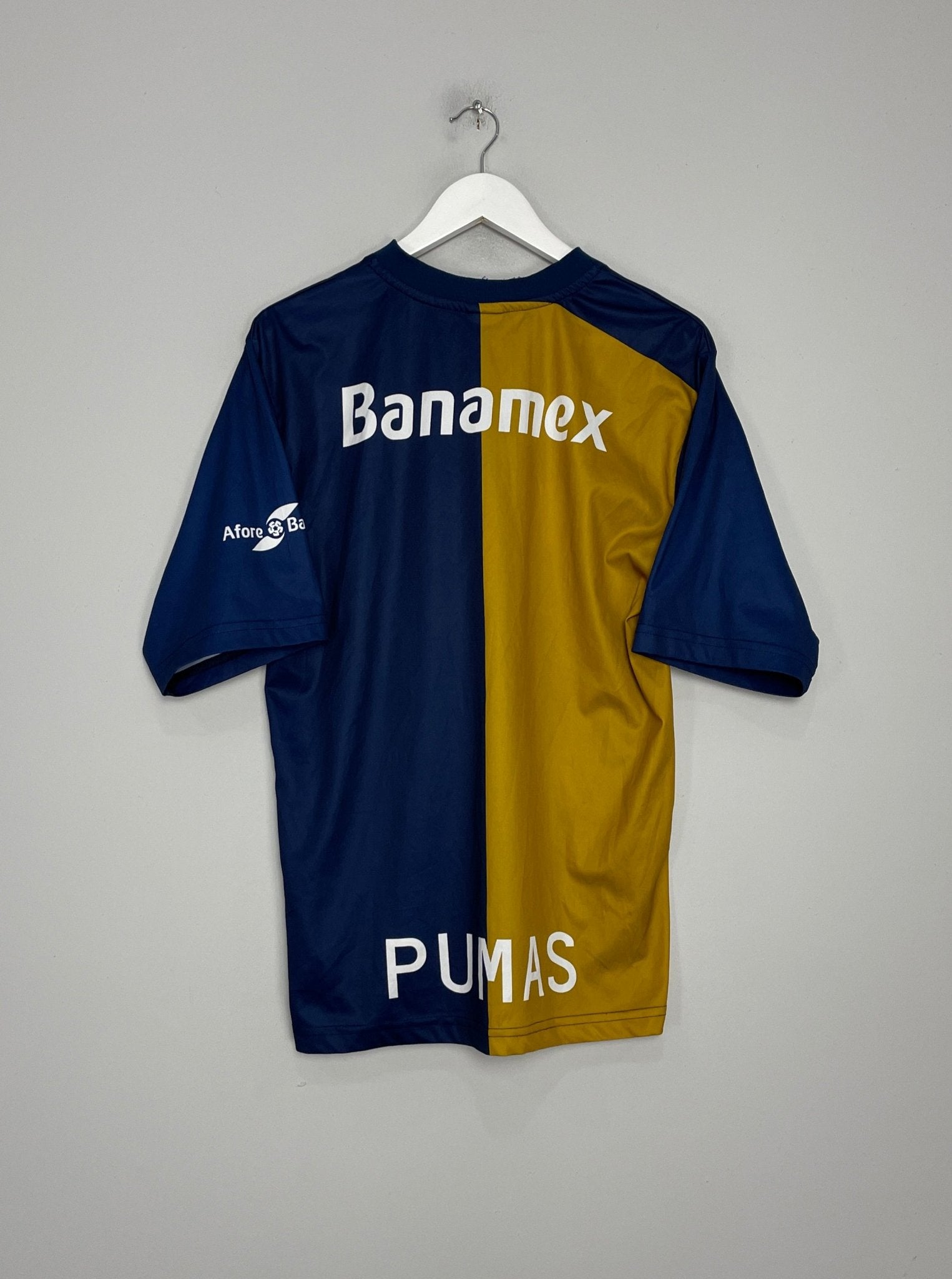 Shop 2001/02 UNAM PUMAS HOME SHIRT (M) NIKE BASIC, classic football shirts, vintage football shirts & retro soccer jerseys at Cult Kits