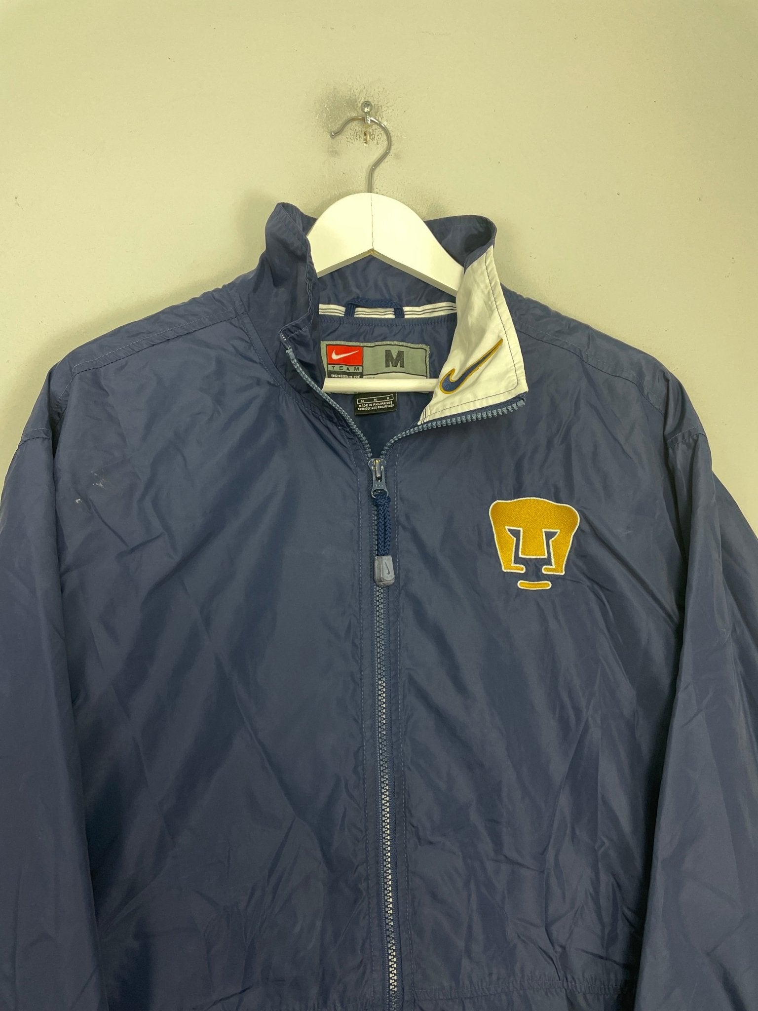 Shop 2001/02 UNAM PUMAS TRAINING JACKET (M) NIKE, classic football shirts, vintage football shirts & retro soccer jerseys at Cult Kits