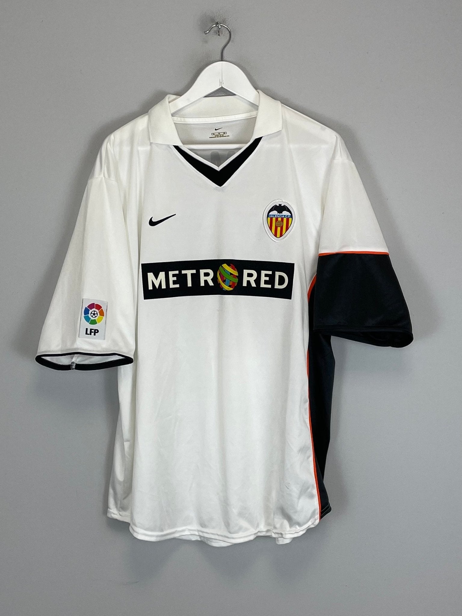 Shop 2001/02 VALENCIA AIMAR #21 *BNWT* HOME SHIRT (XL) NIKE, classic football shirts, vintage football shirts & retro soccer jerseys at Cult Kits