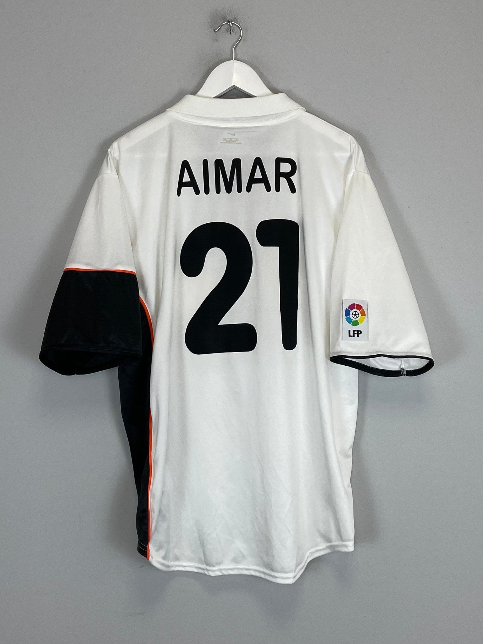 Shop 2001/02 VALENCIA AIMAR #21 *BNWT* HOME SHIRT (XL) NIKE, classic football shirts, vintage football shirts & retro soccer jerseys at Cult Kits