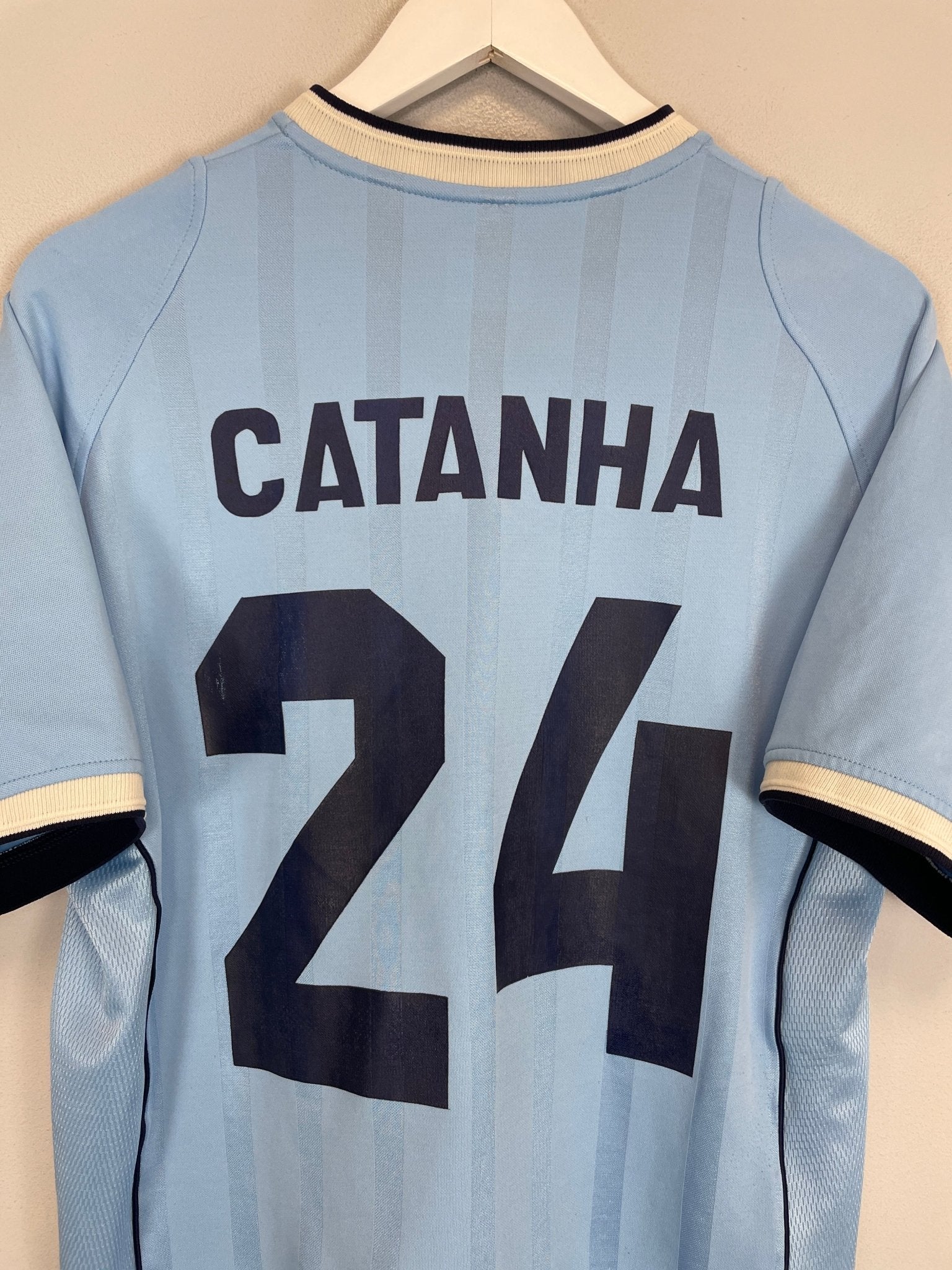 Shop 2001/03 CELTA VIGO CATANHA #24 HOME SHIRT (M) UMBRO, classic football shirts, vintage football shirts & retro soccer jerseys at Cult Kits