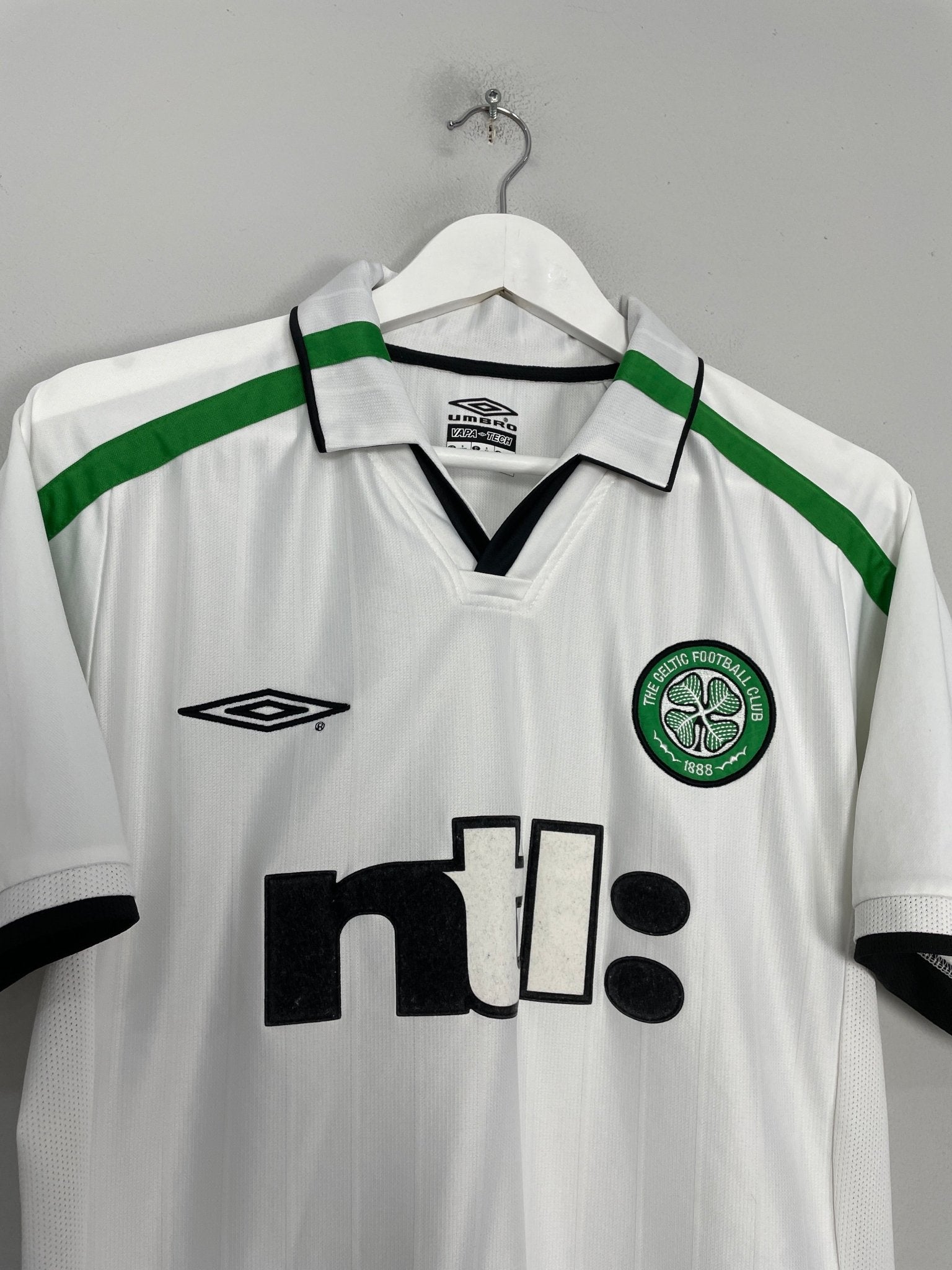 Shop 2001/03 CELTIC AWAY SHIRT (S) UMBRO, classic football shirts, vintage football shirts & retro soccer jerseys at Cult Kits