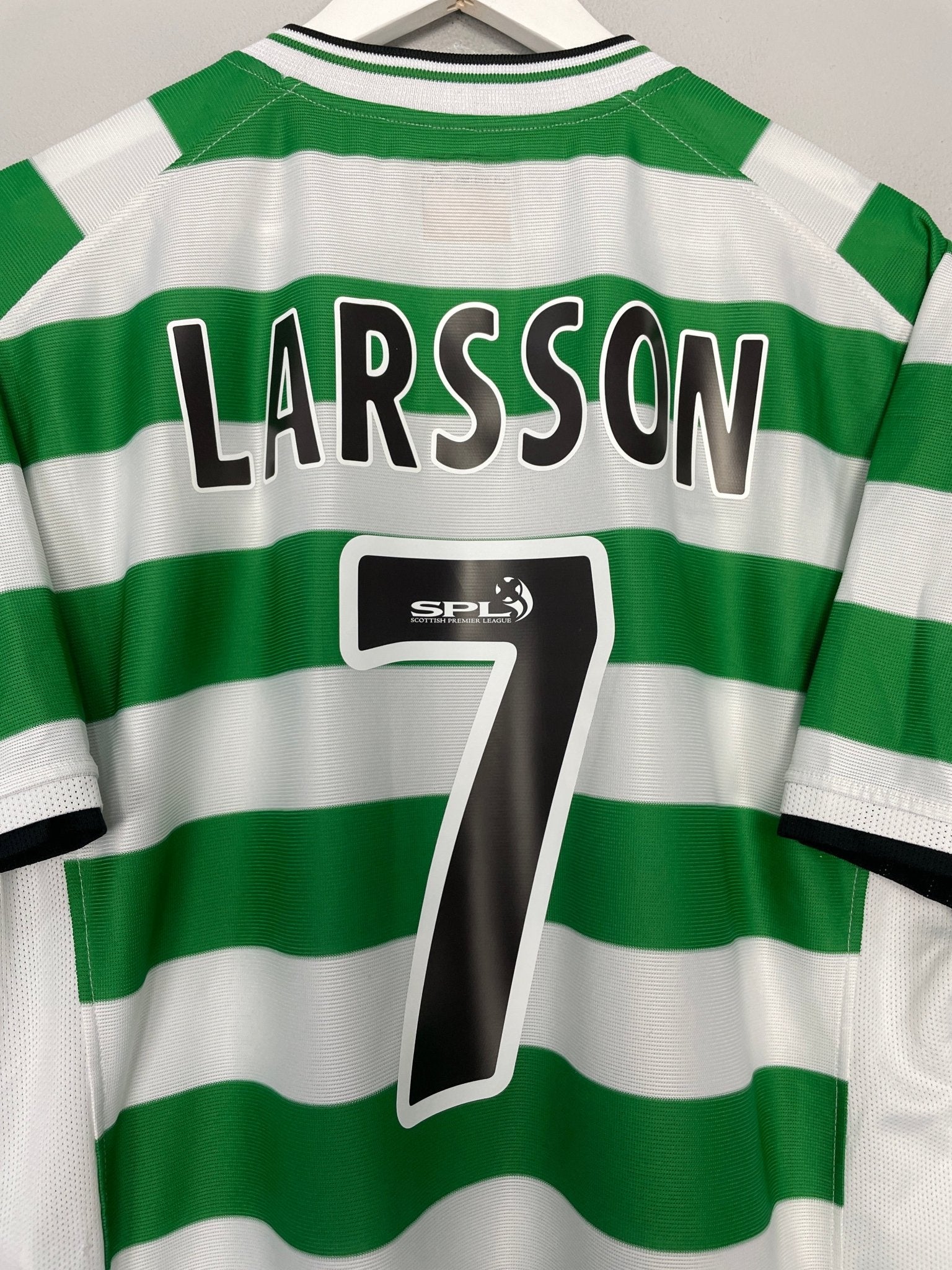 Shop 2001/03 CELTIC LARSSON #7 HOME SHIRT (L) UMBRO, classic football shirts, vintage football shirts & retro soccer jerseys at Cult Kits