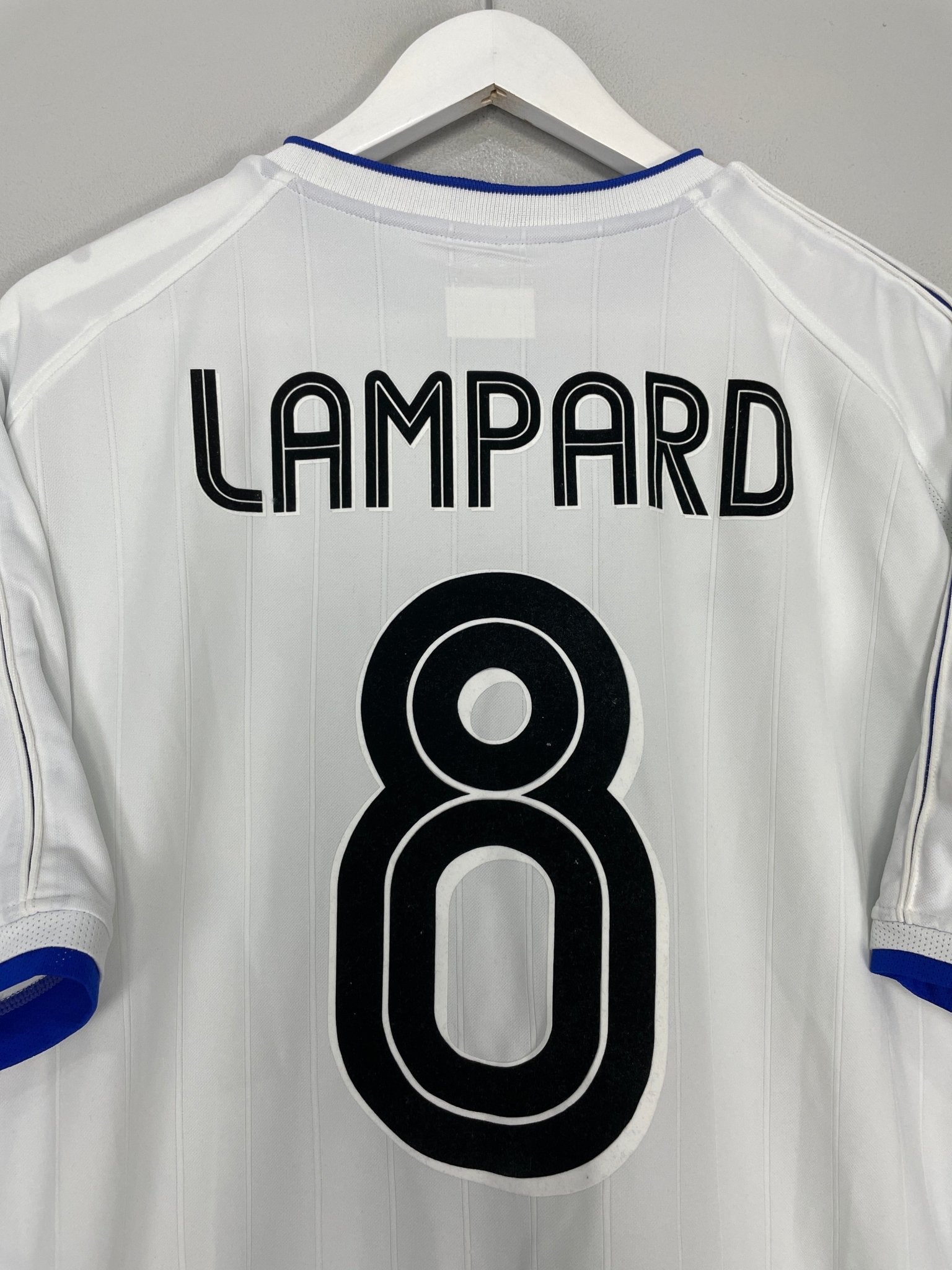 Shop 2001/03 CHELSEA LAMPARD #8 AWAY SHIRT (XL) UMBRO, classic football shirts, vintage football shirts & retro soccer jerseys at Cult Kits