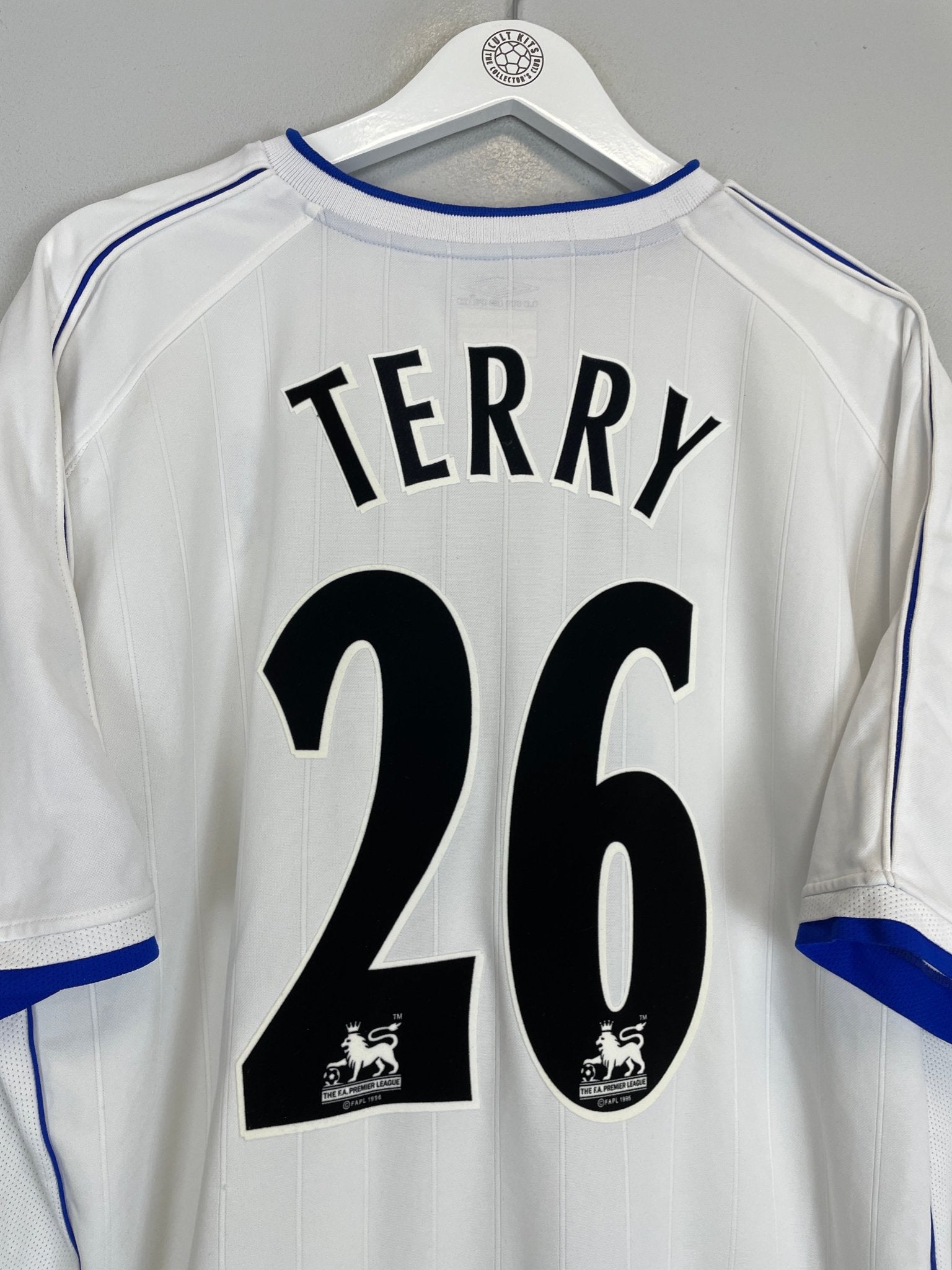 Shop 2001/03 CHELSEA TERRY #26 AWAY SHIRT (XXL) UMBRO, classic football shirts, vintage football shirts & retro soccer jerseys at Cult Kits