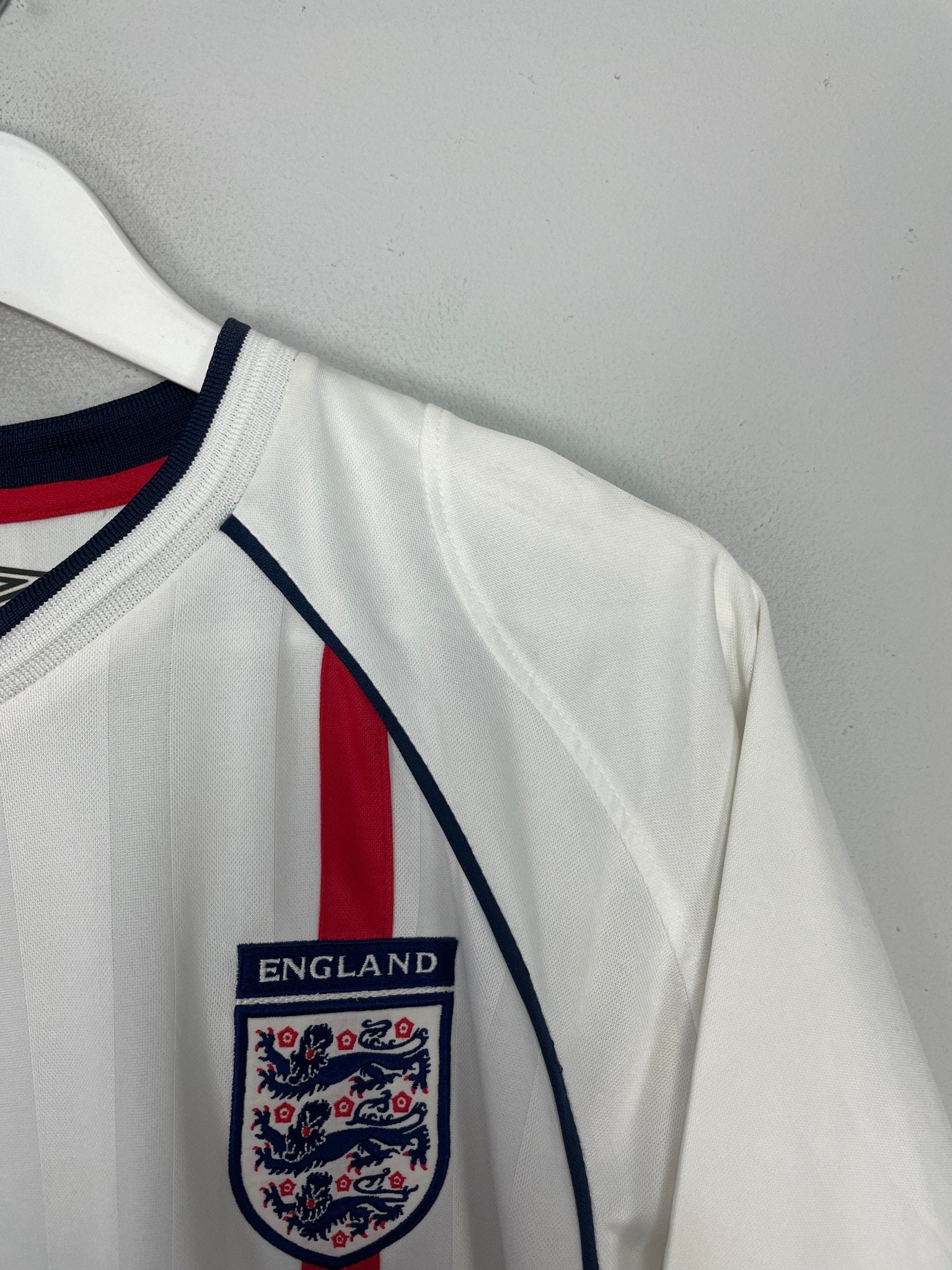 Shop 2001/03 ENGLAND BECKHAM #7 HOME SHIRT (L) UMBRO, classic football shirts, vintage football shirts & retro soccer jerseys at Cult Kits