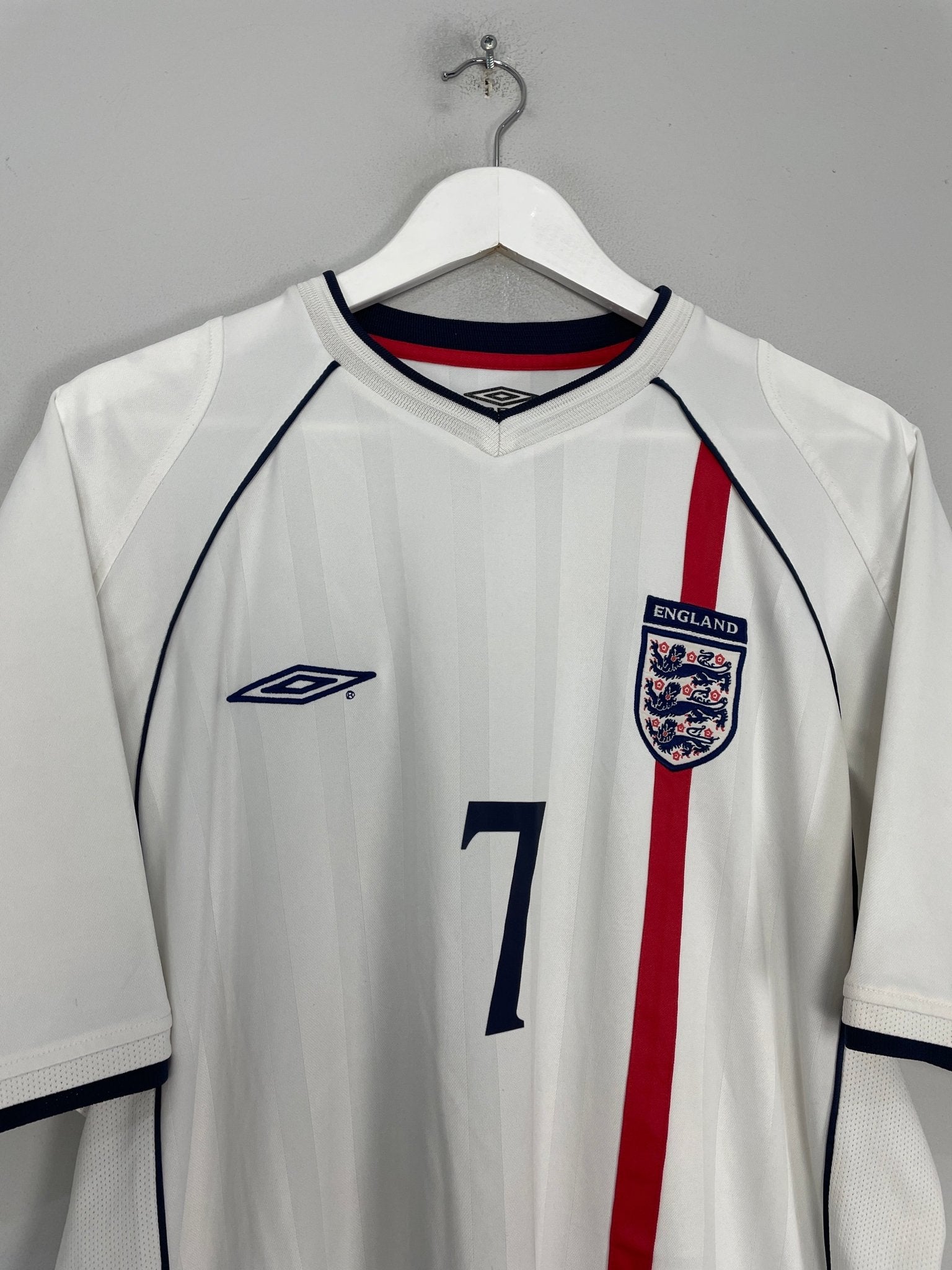 Shop 2001/03 ENGLAND BECKHAM #7 HOME SHIRT (XL) UMBRO, classic football shirts, vintage football shirts & retro soccer jerseys at Cult Kits