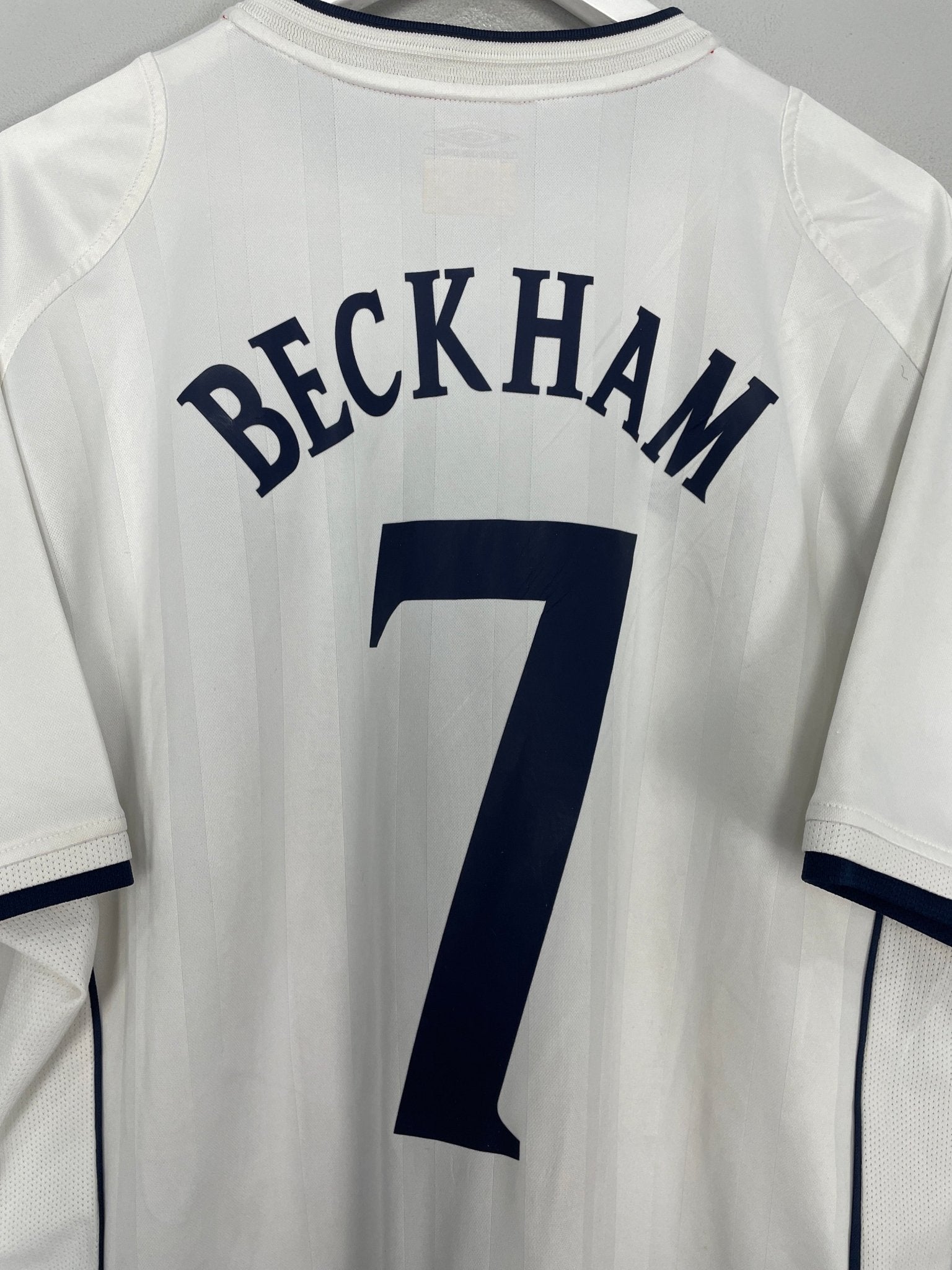 Shop 2001/03 ENGLAND BECKHAM #7 HOME SHIRT (XL) UMBRO, classic football shirts, vintage football shirts & retro soccer jerseys at Cult Kits