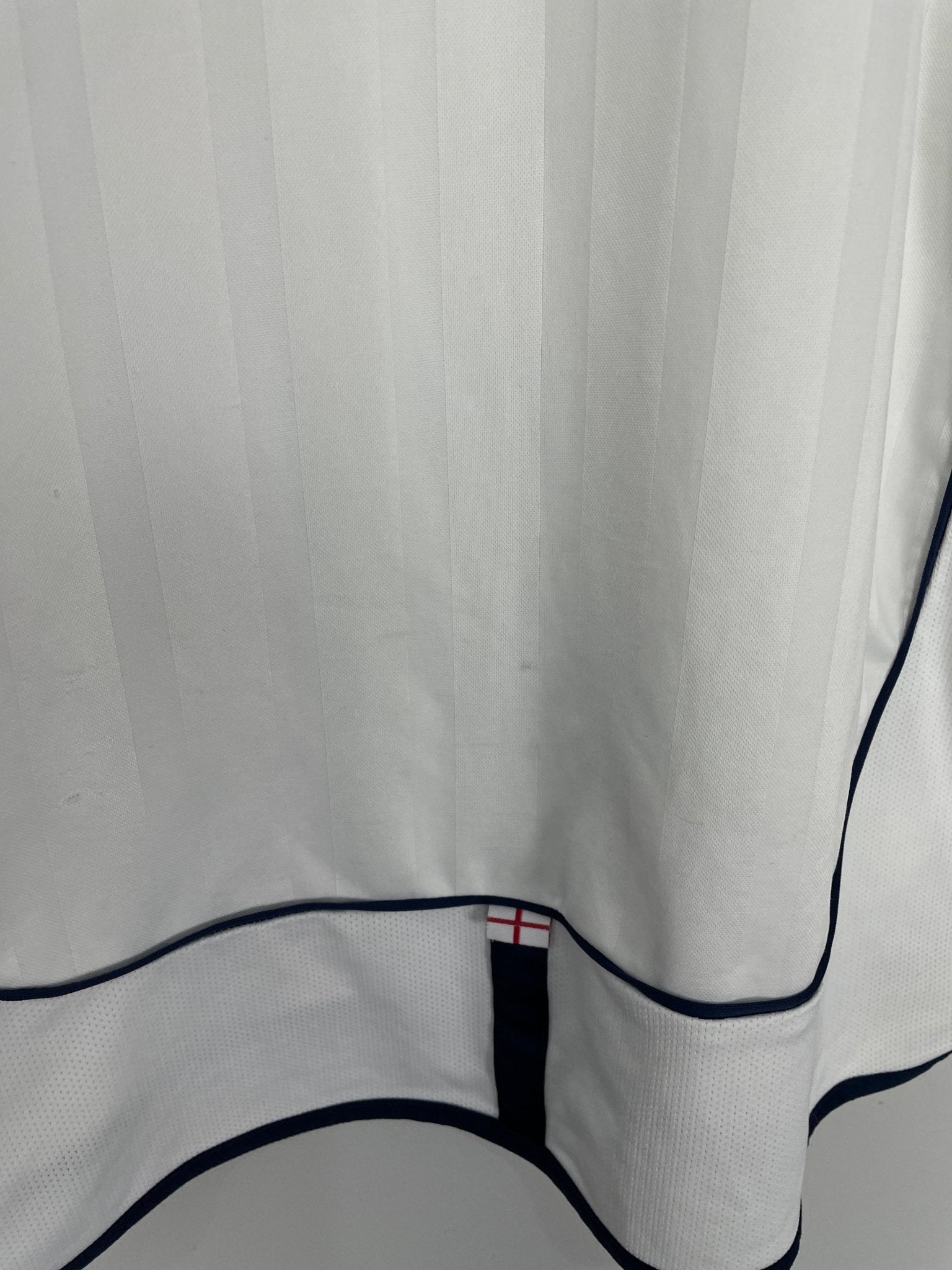 Shop 2001/03 ENGLAND HOME SHIRT (XXL) UMBRO, classic football shirts, vintage football shirts & retro soccer jerseys at Cult Kits