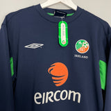 Shop 2001/03 IRELAND *BNWT* JUMPER (M) UMBRO, classic football shirts, vintage football shirts & retro soccer jerseys at Cult Kits