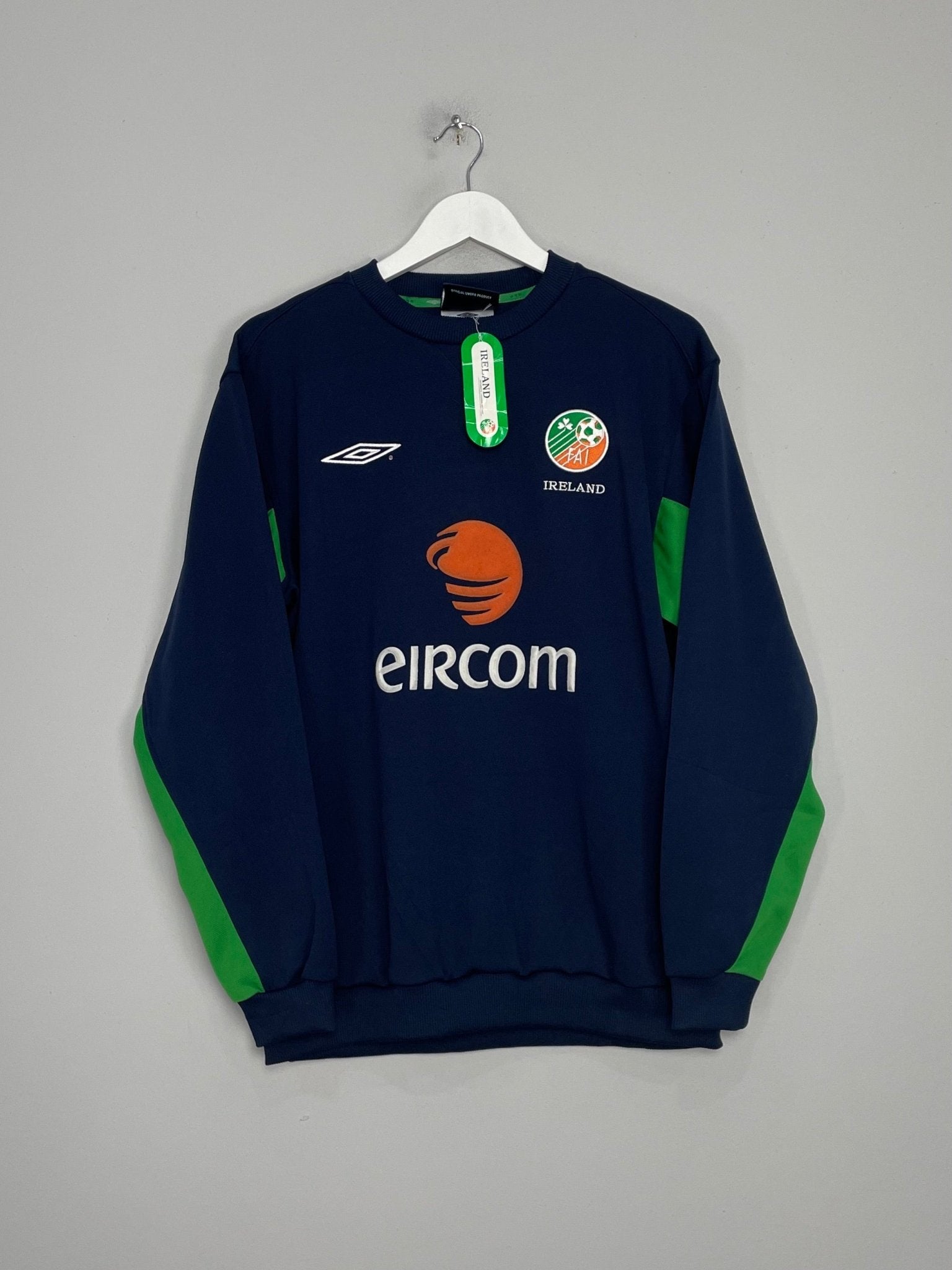 Shop 2001/03 IRELAND *BNWT* JUMPER (M) UMBRO, classic football shirts, vintage football shirts & retro soccer jerseys at Cult Kits