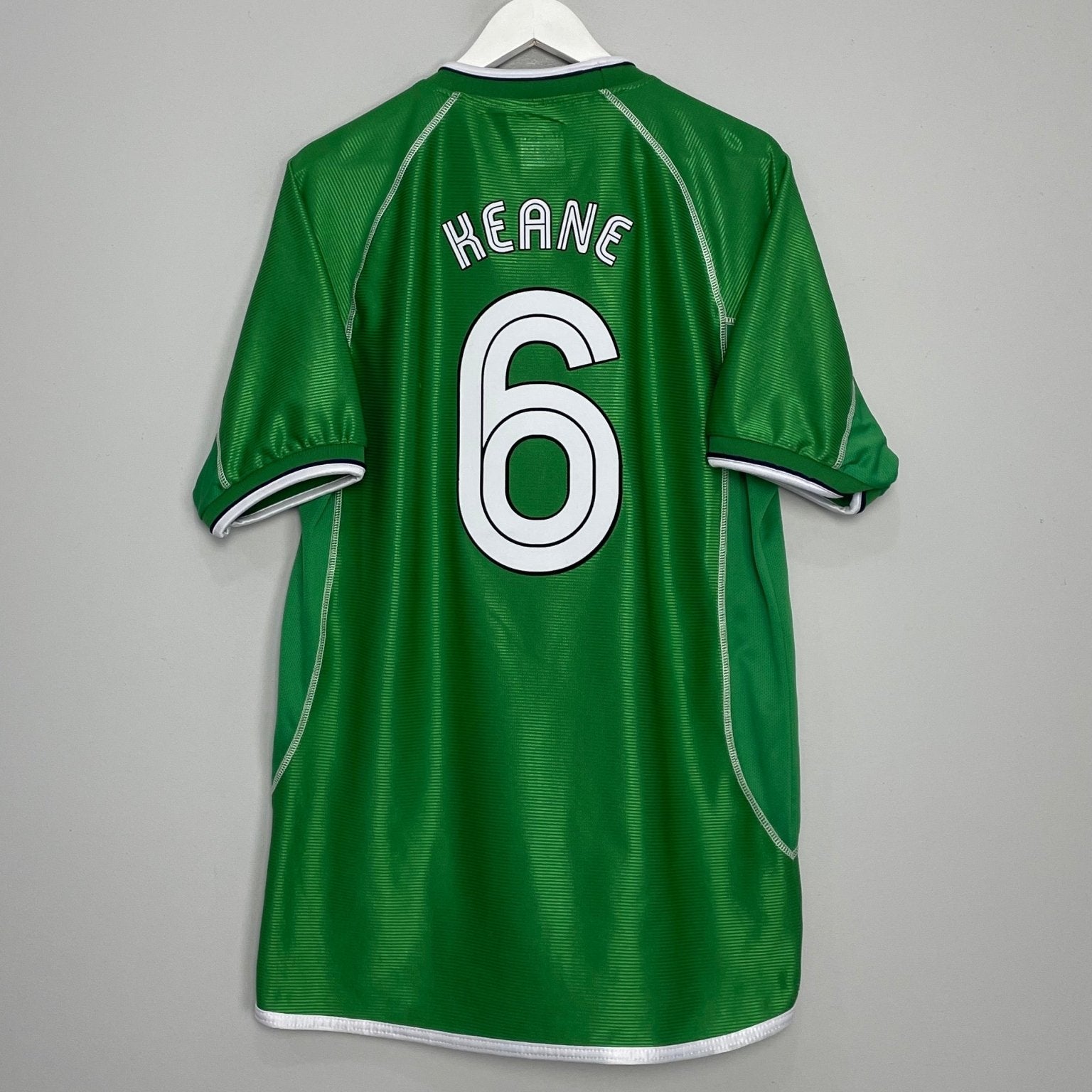Shop 2001/03 IRELAND KEANE #6 HOME SHIRT (L) UMBRO, classic football shirts, vintage football shirts & retro soccer jerseys at Cult Kits