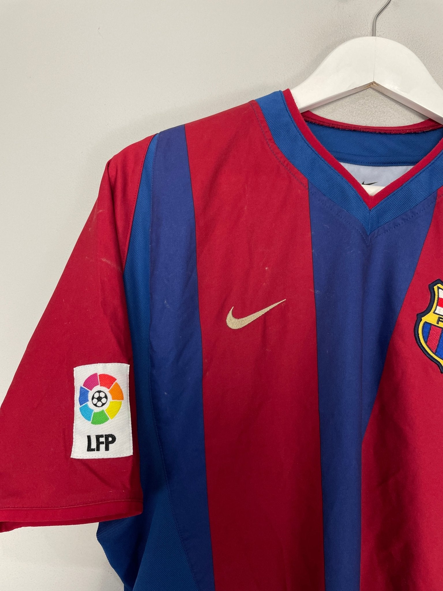 Shop 2002/03 BARCELONA COCU #8 HOME SHIRT (M) NIKE, classic football shirts, vintage football shirts & retro soccer jerseys at Cult Kits