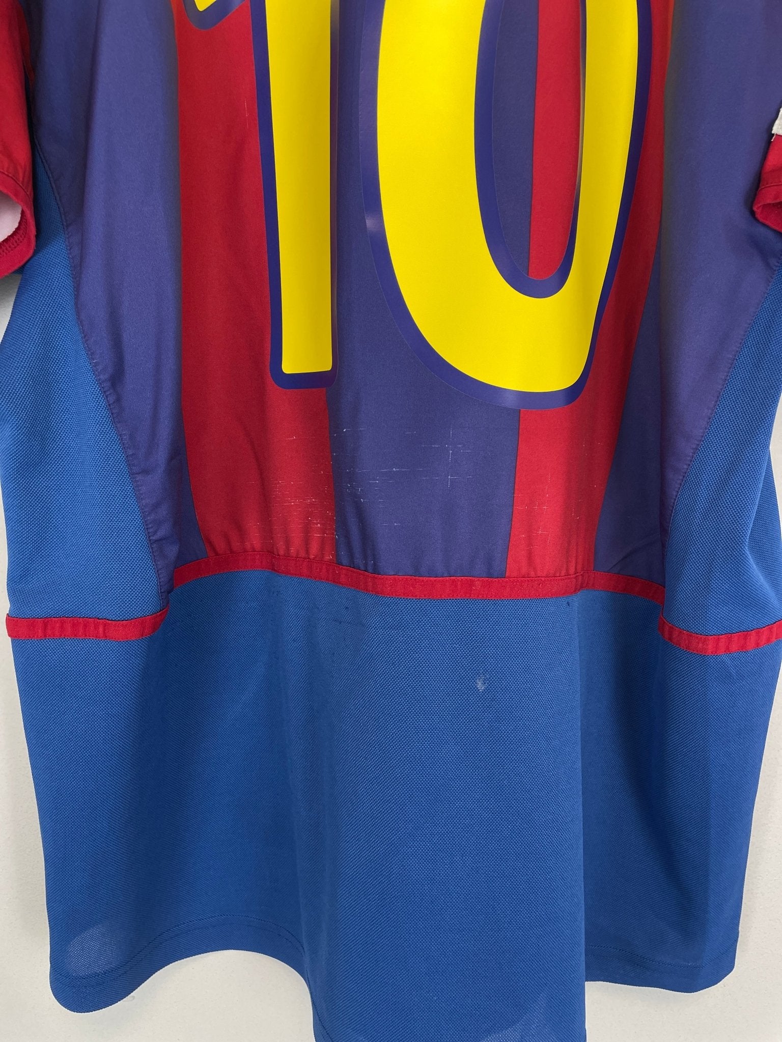 Shop 2002/03 BARCELONA RIQUELME #10 HOME SHIRT (L) NIKE, classic football shirts, vintage football shirts & retro soccer jerseys at Cult Kits