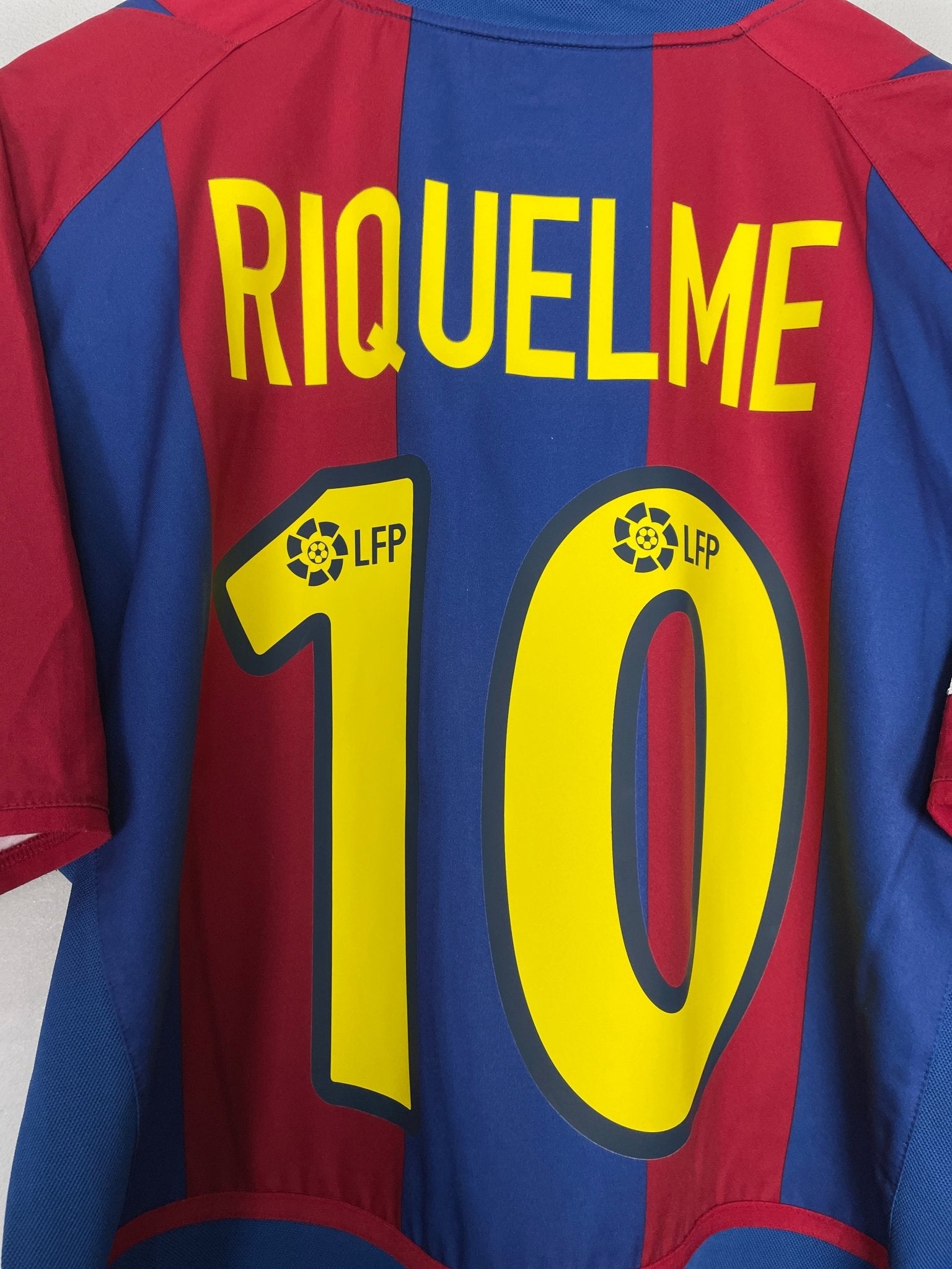 Shop 2002/03 BARCELONA RIQUELME #10 HOME SHIRT (M) NIKE, classic football shirts, vintage football shirts & retro soccer jerseys at Cult Kits