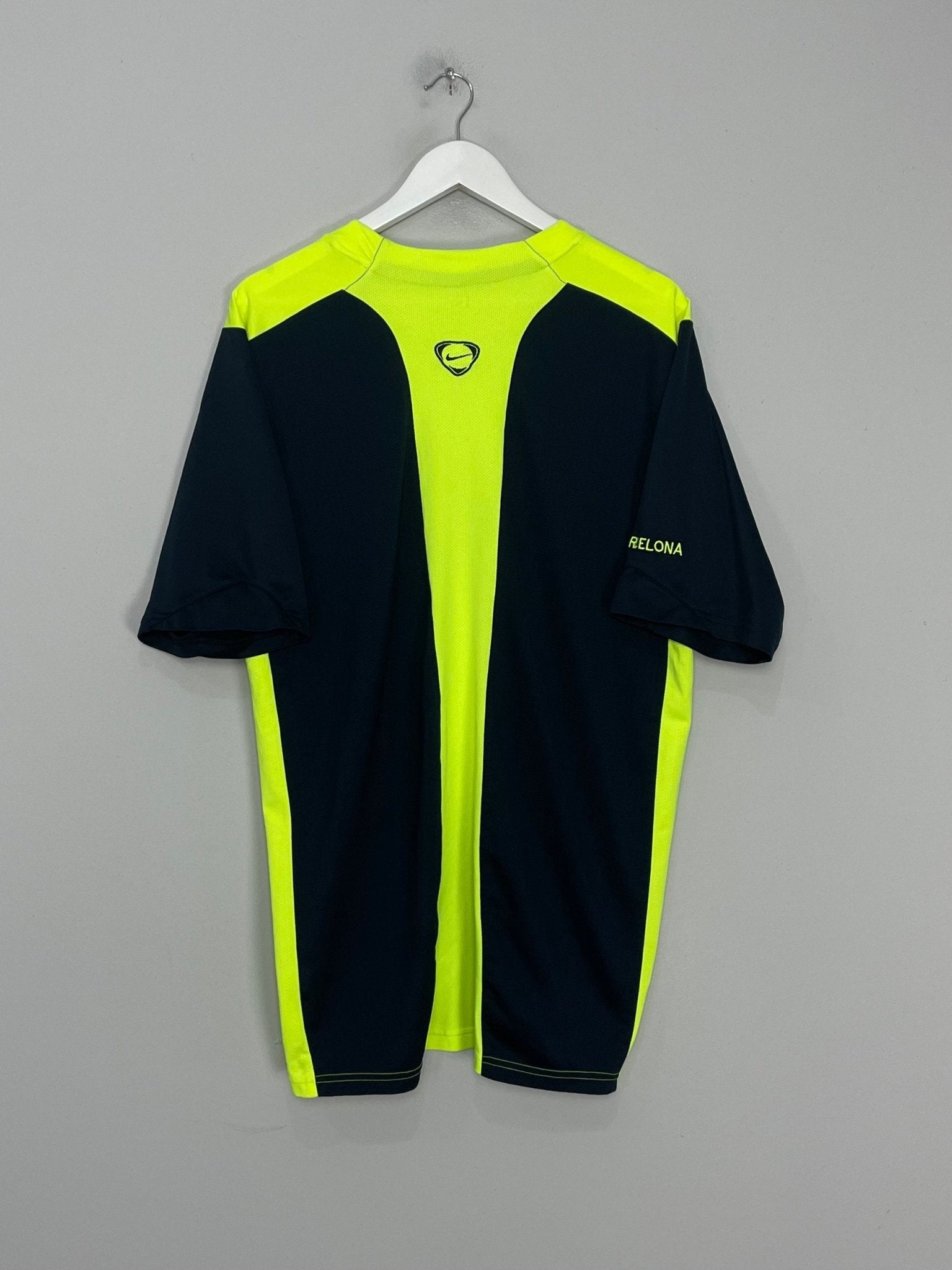 Shop 2002/03 BARCELONA TRAINING SHIRT (XL) NIKE, classic football shirts, vintage football shirts & retro soccer jerseys at Cult Kits