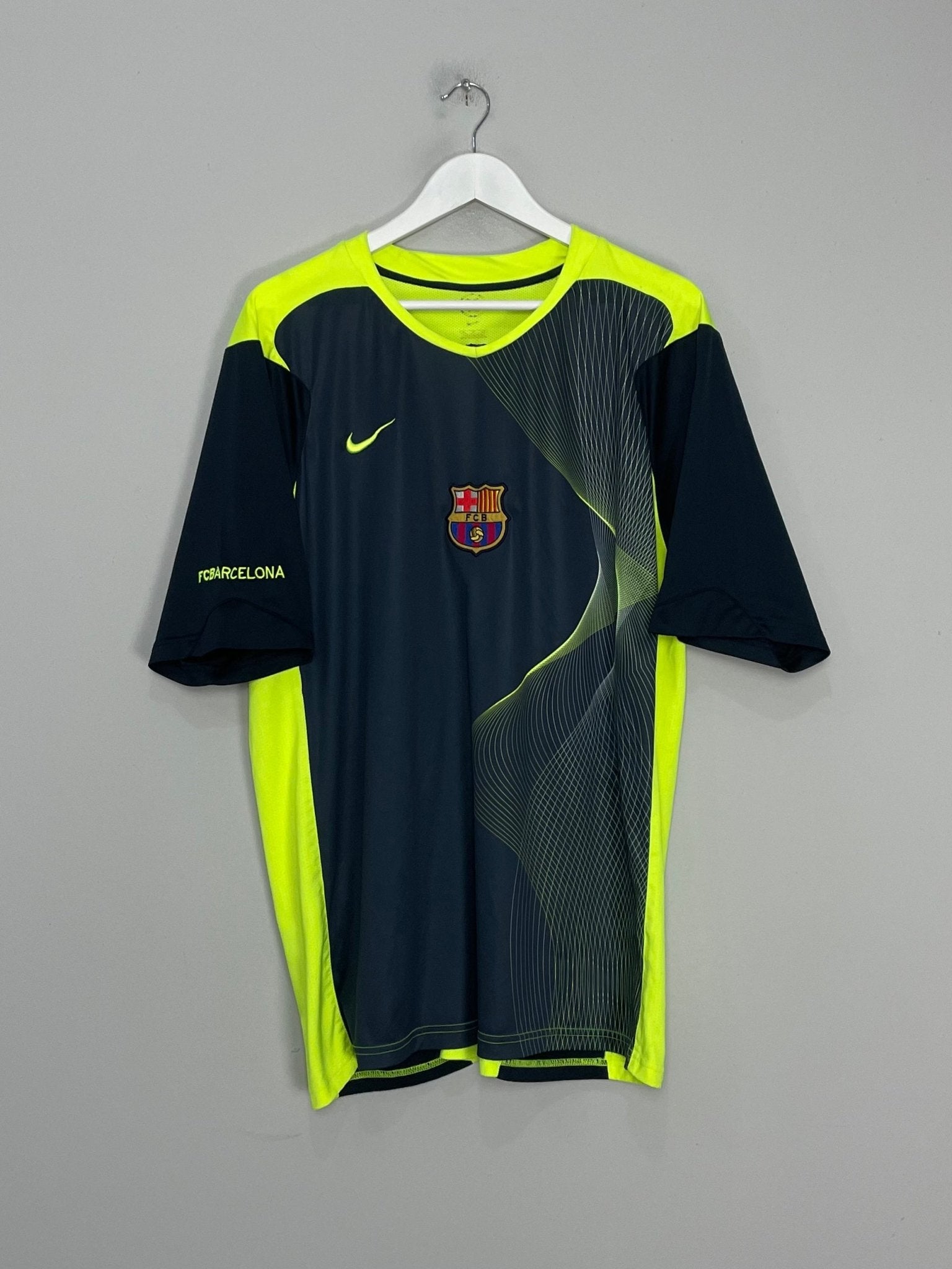 Shop 2002/03 BARCELONA TRAINING SHIRT (XL) NIKE, classic football shirts, vintage football shirts & retro soccer jerseys at Cult Kits