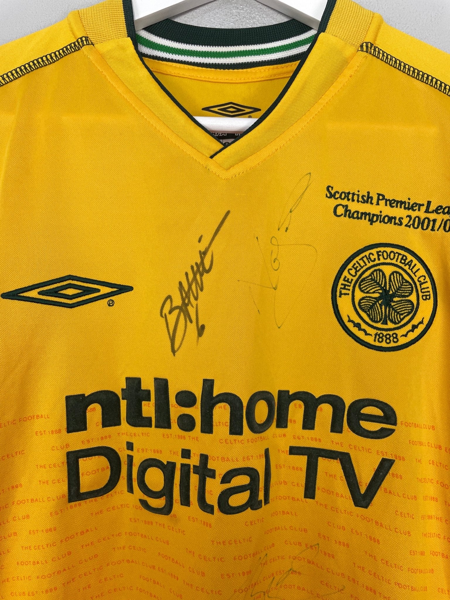 Shop 2002/03 CELTIC *SIGNED* L/S AWAY SHIRT (M) UMBRO, classic football shirts, vintage football shirts & retro soccer jerseys at Cult Kits