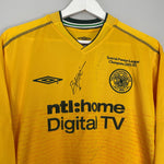 Shop 2002/03 CELTIC *SIGNED* L/S AWAY SHIRT (M) UMBRO, classic football shirts, vintage football shirts & retro soccer jerseys at Cult Kits