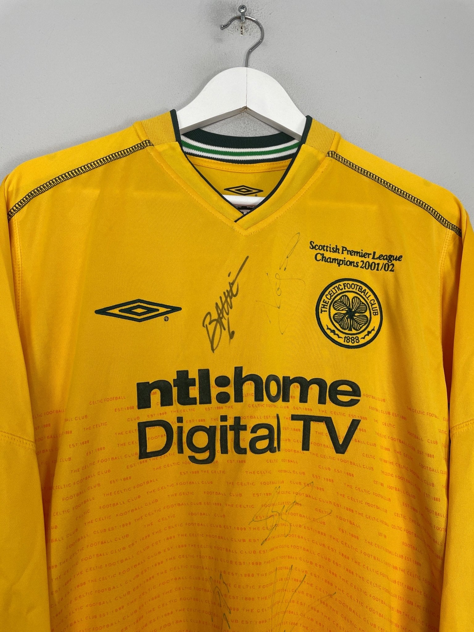Shop 2002/03 CELTIC *SIGNED* L/S AWAY SHIRT (M) UMBRO, classic football shirts, vintage football shirts & retro soccer jerseys at Cult Kits