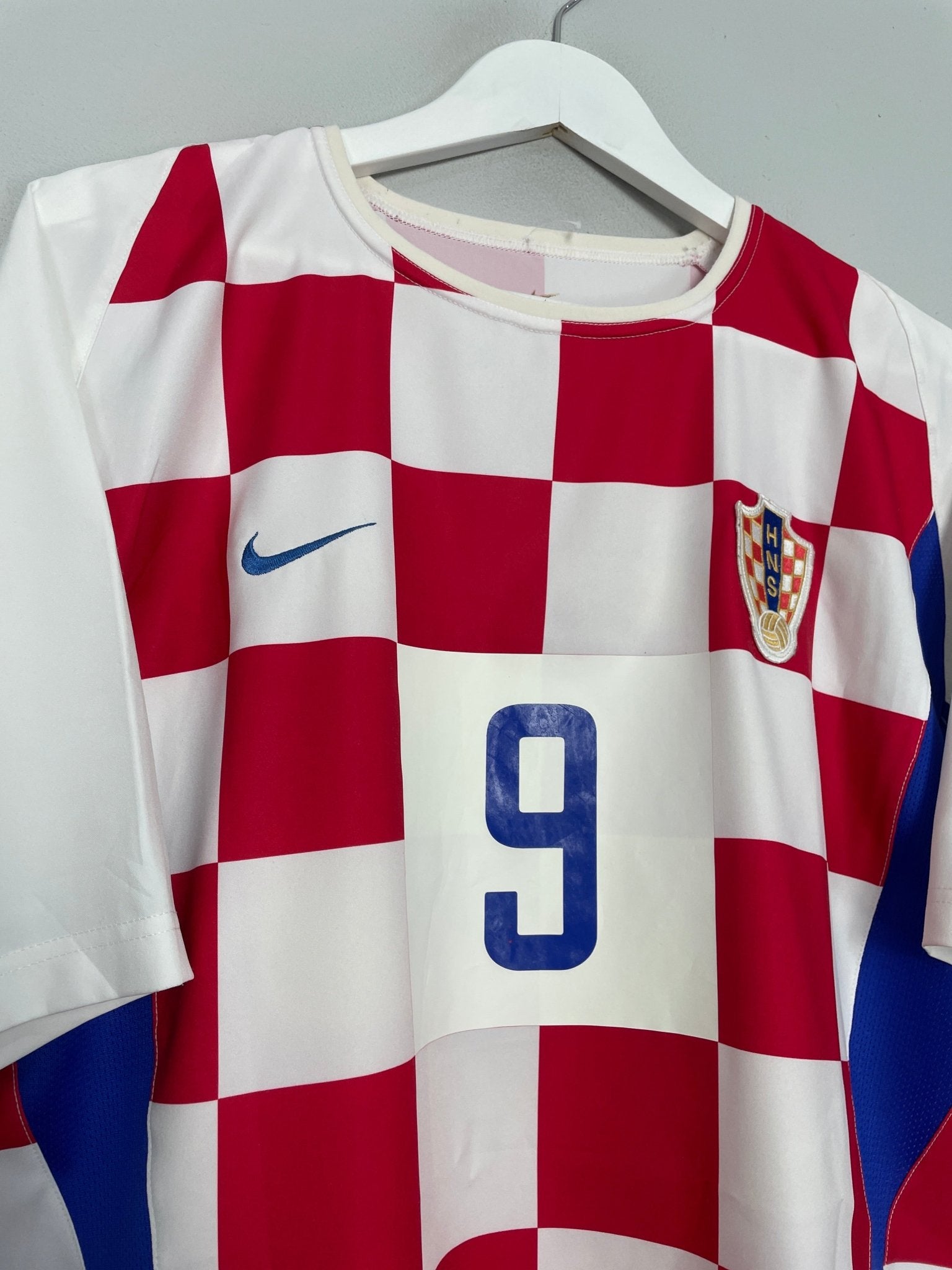 Shop 2002/03 CROATIA SUKER #9 HOME SHIRT (L) NIKE, classic football shirts, vintage football shirts & retro soccer jerseys at Cult Kits