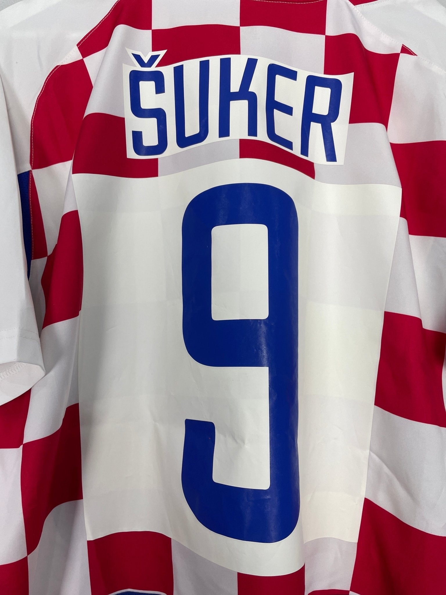 Shop 2002/03 CROATIA SUKER #9 HOME SHIRT (L) NIKE, classic football shirts, vintage football shirts & retro soccer jerseys at Cult Kits