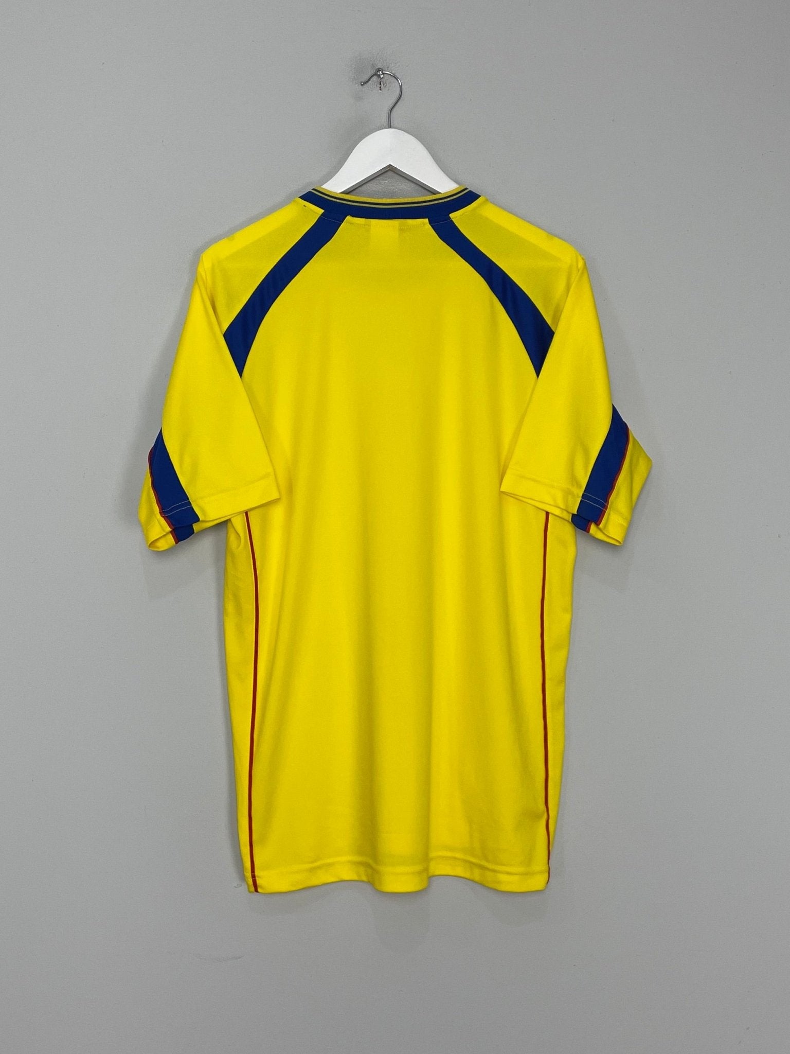 Shop 2002/03 ECUADOR HOME SHIRT (L) MARATHON, classic football shirts, vintage football shirts & retro soccer jerseys at Cult Kits