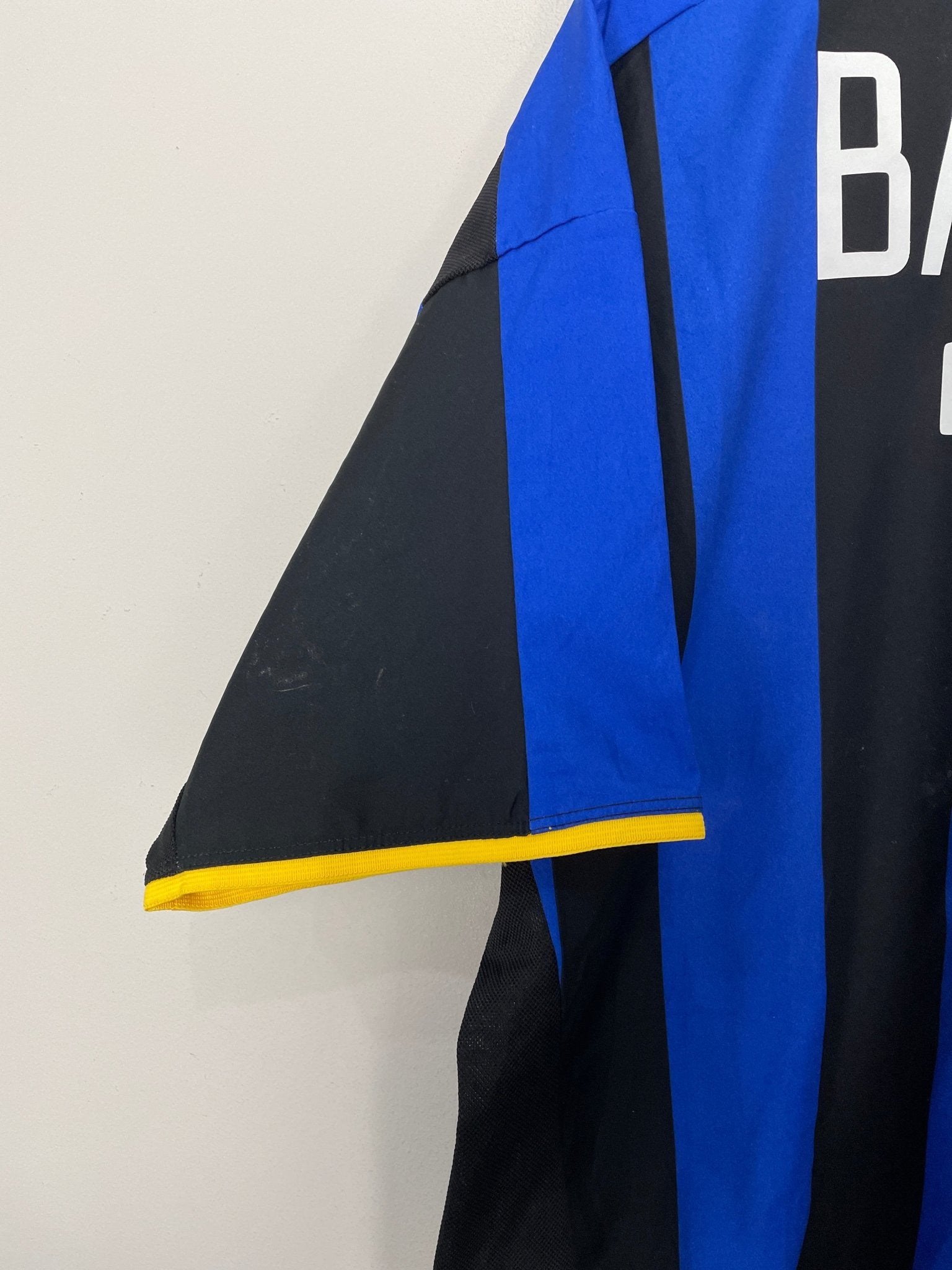 Shop 2002/03 INTER MILAN BATISTUTA #19 HOME SHIRT (XL) NIKE, classic football shirts, vintage football shirts & retro soccer jerseys at Cult Kits