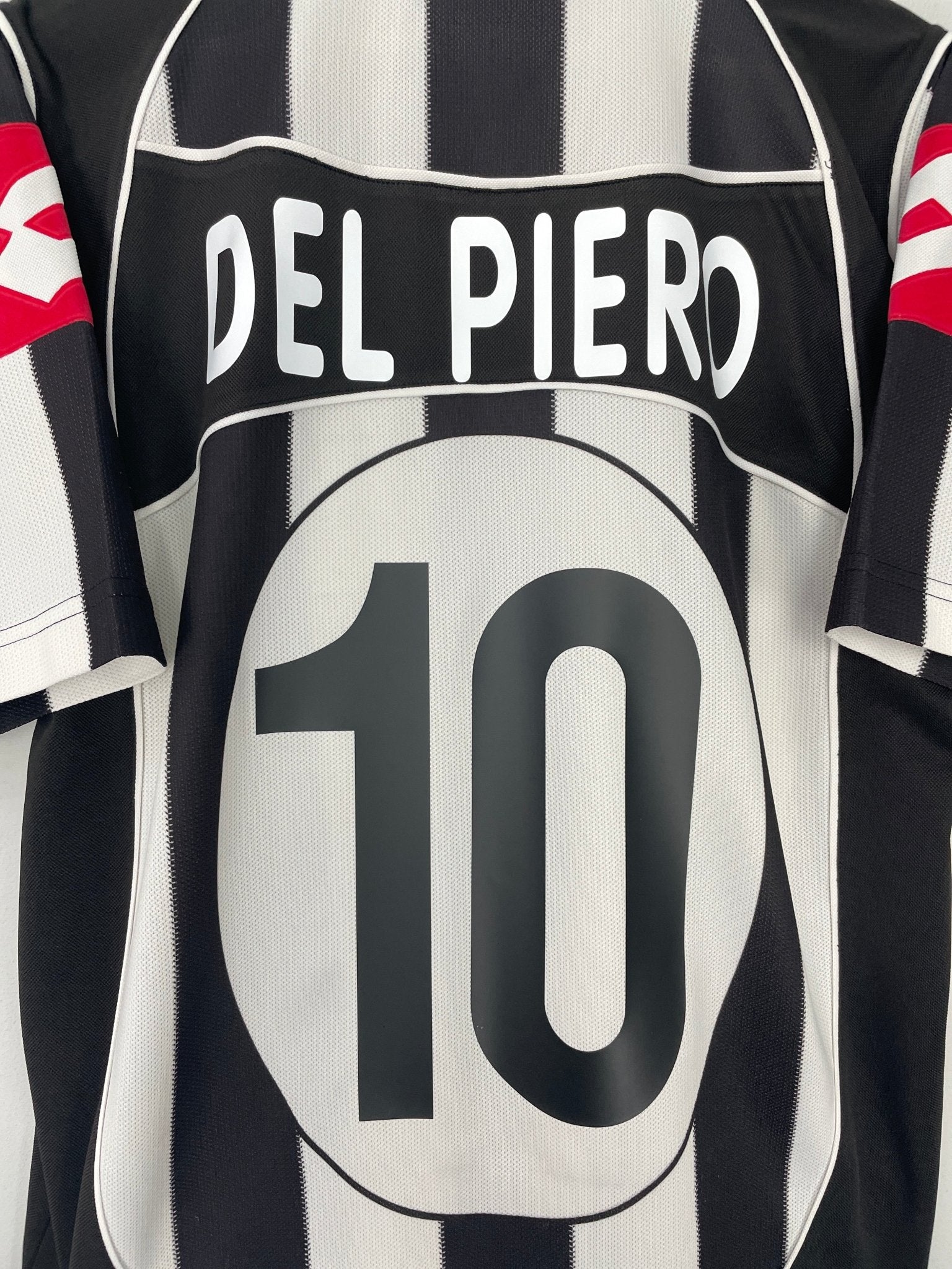Shop 2002/03 JUVENTUS DEL PIERO #10 HOME SHIRT (L) LOTTO, classic football shirts, vintage football shirts & retro soccer jerseys at Cult Kits