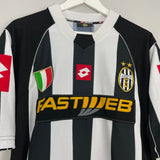 Shop 2002/03 JUVENTUS DEL PIERO #10 HOME SHIRT (M) LOTTO, classic football shirts, vintage football shirts & retro soccer jerseys at Cult Kits