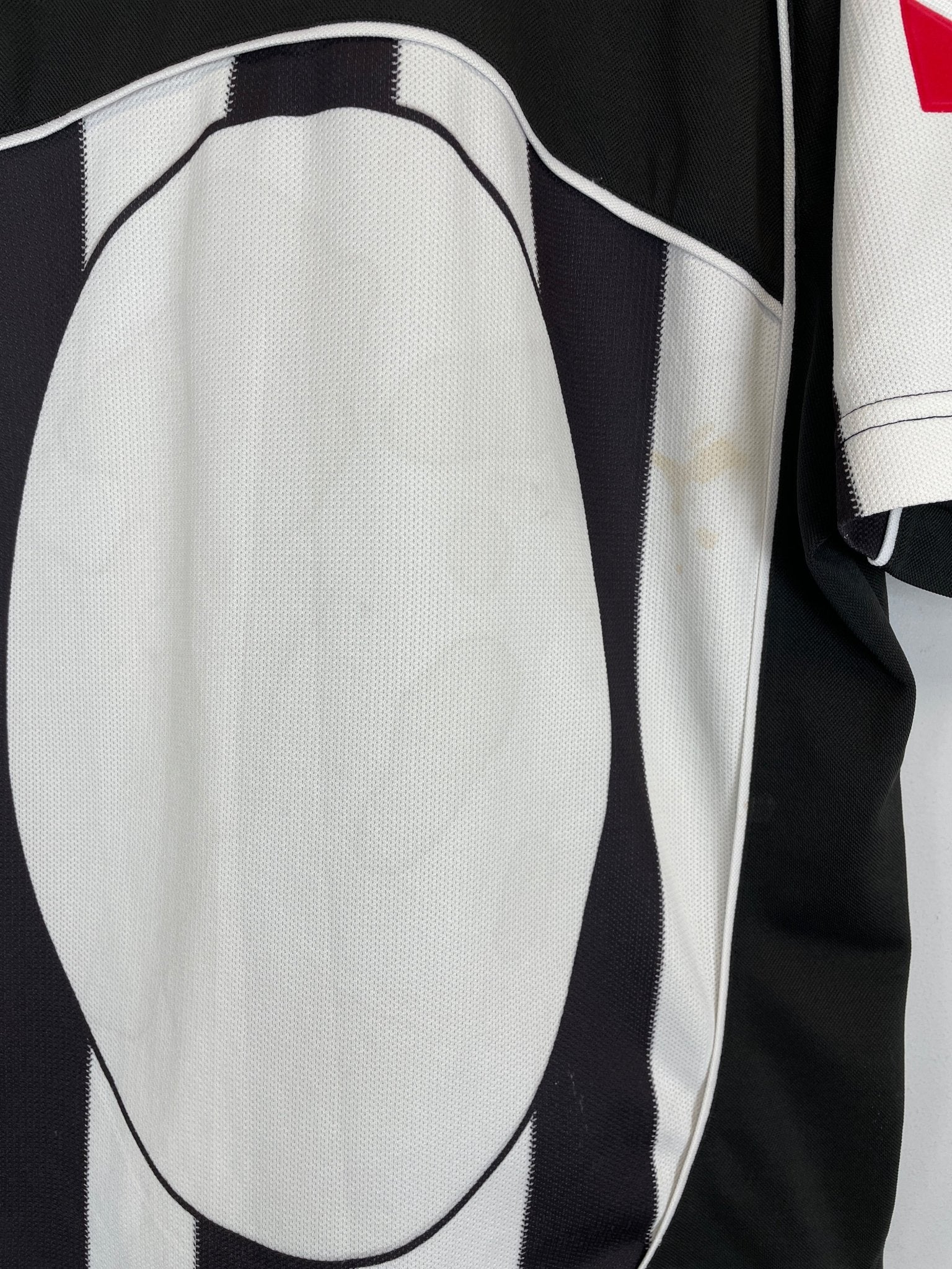Shop 2002/03 JUVENTUS HOME SHIRT (M) LOTTO, classic football shirts, vintage football shirts & retro soccer jerseys at Cult Kits
