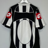 Shop 2002/03 JUVENTUS HOME SHIRT (M) LOTTO, classic football shirts, vintage football shirts & retro soccer jerseys at Cult Kits