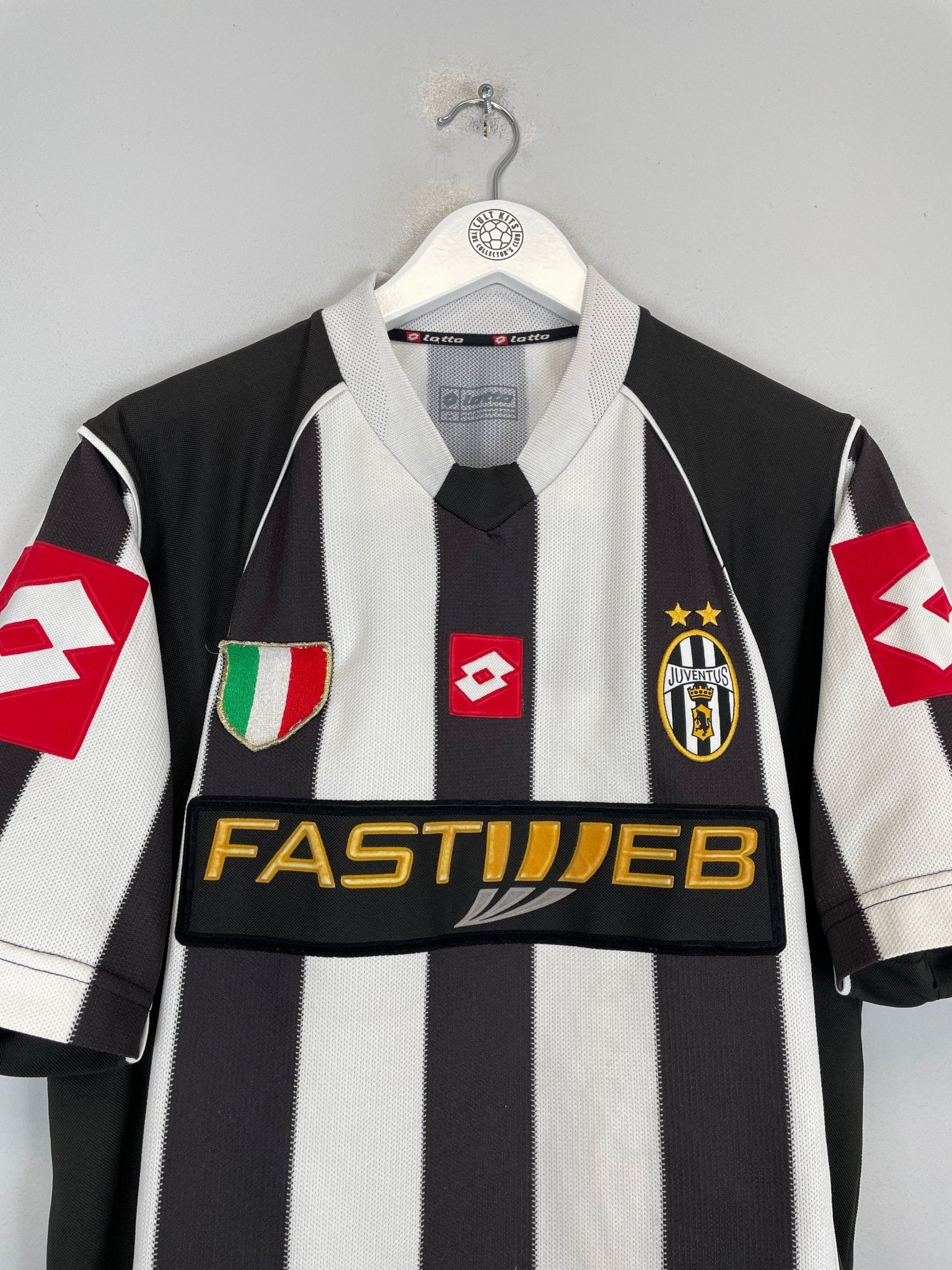 Shop 2002/03 JUVENTUS HOME SHIRT (M) LOTTO, classic football shirts, vintage football shirts & retro soccer jerseys at Cult Kits