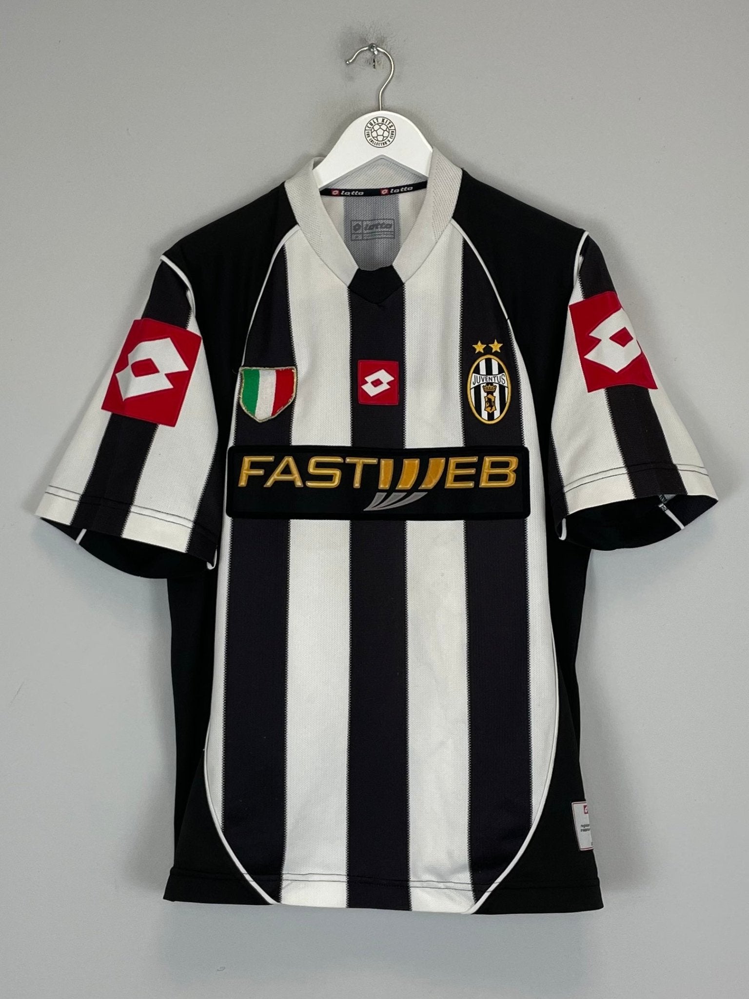 Shop 2002/03 JUVENTUS HOME SHIRT (M) LOTTO, classic football shirts, vintage football shirts & retro soccer jerseys at Cult Kits