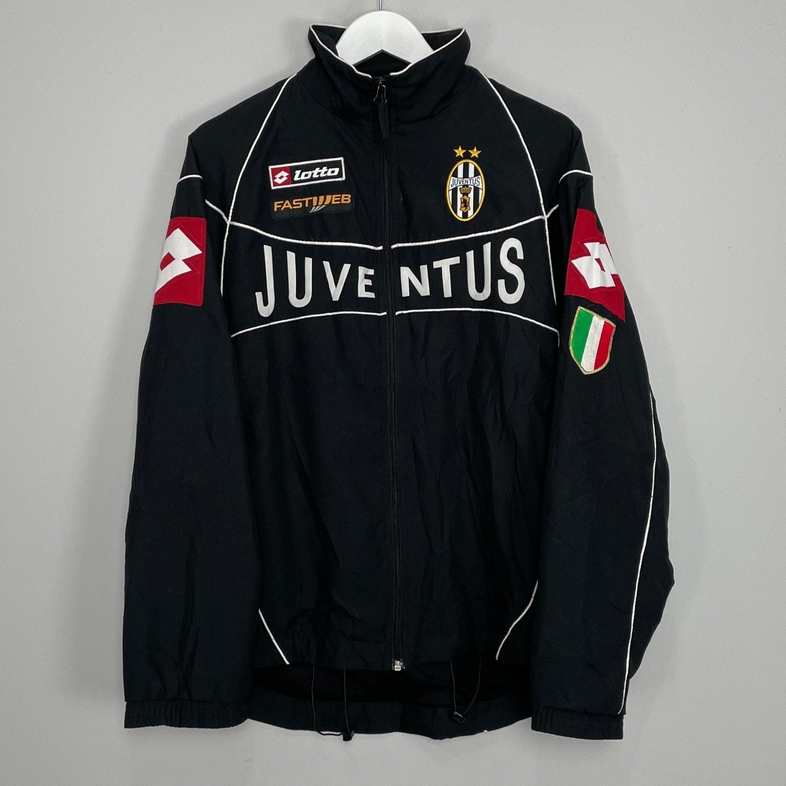 Shop 2002/03 JUVENTUS TRACK JACKET (M) LOTTO, classic football shirts, vintage football shirts & retro soccer jerseys at Cult Kits