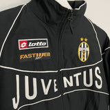 Shop 2002/03 JUVENTUS TRACK JACKET (M) LOTTO, classic football shirts, vintage football shirts & retro soccer jerseys at Cult Kits