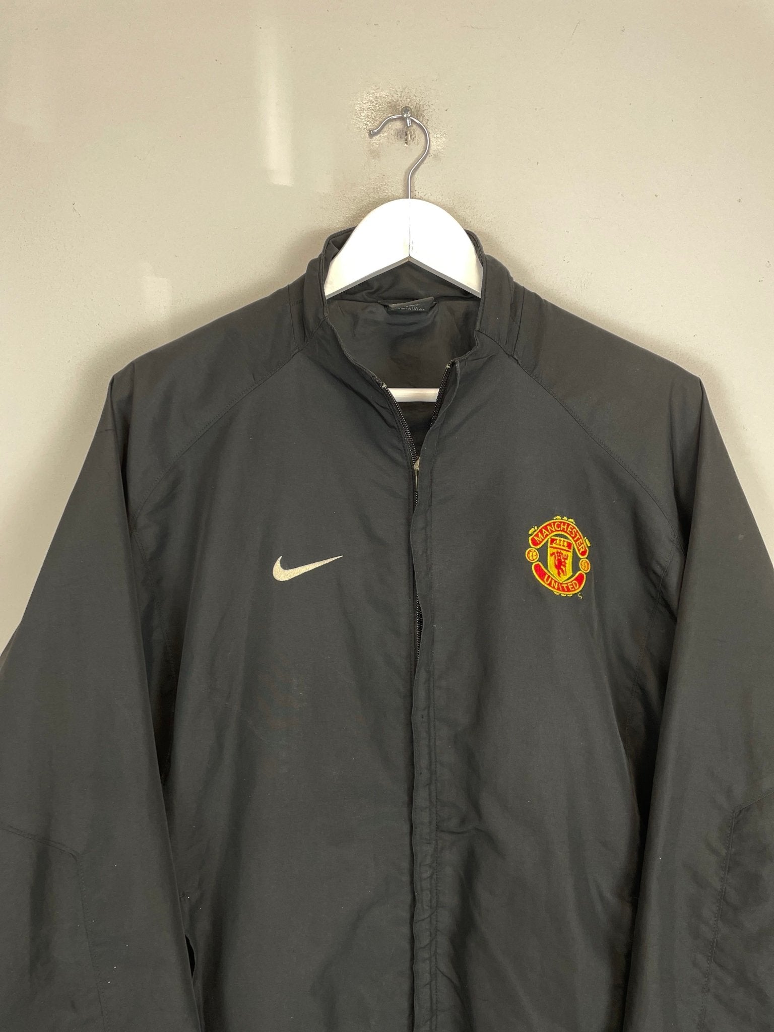Shop 2002/03 MANCHESTER UNITED TRACK JACKET (S) NIKE, classic football shirts, vintage football shirts & retro soccer jerseys at Cult Kits