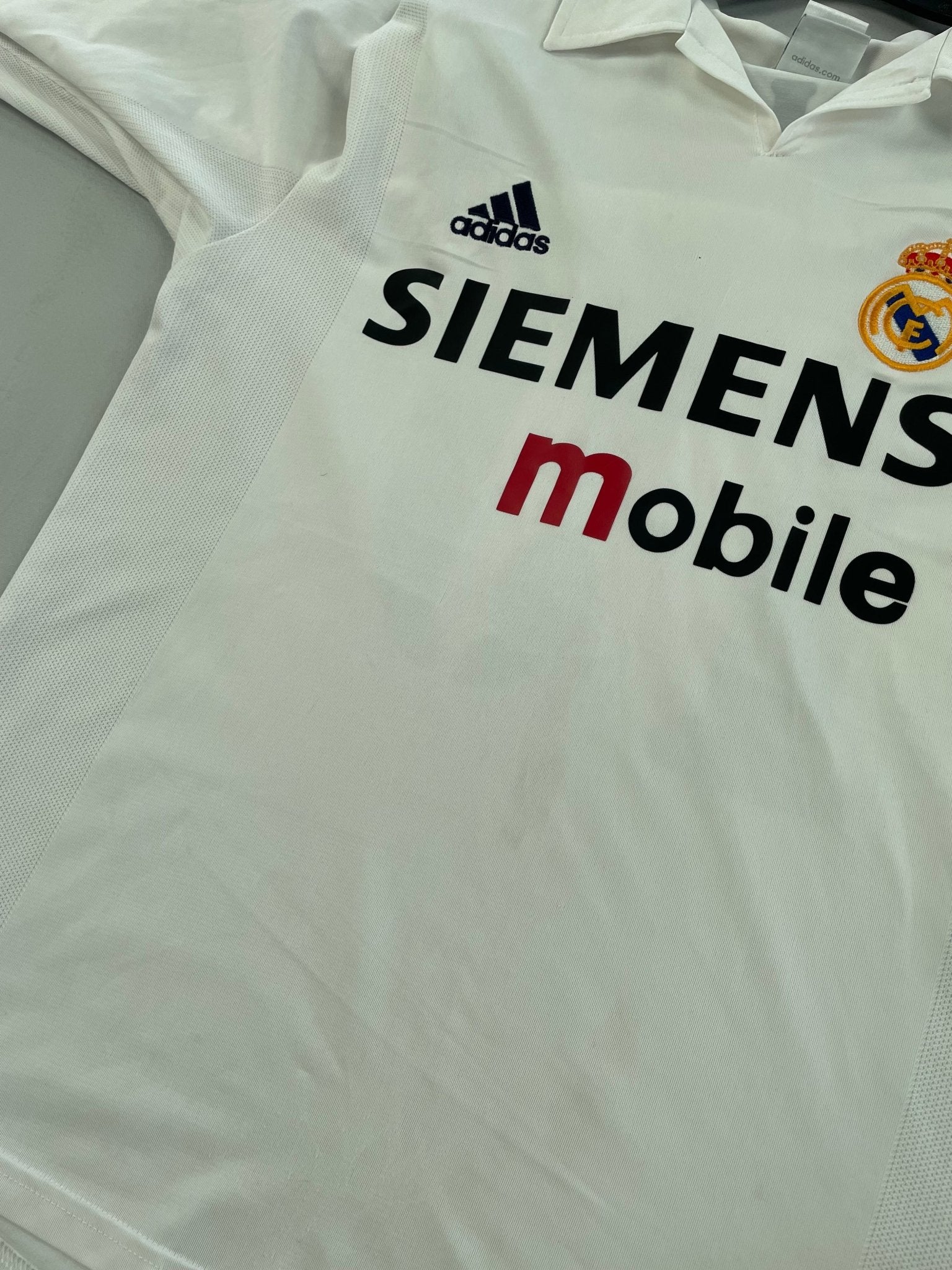 Buy 2002/03 Real Madrid Cambiasso 19 L/S C/L Home Shirt (M) Adidas ~ Free worldwide shipping ~ Authentic Vintage Football Shirts from Cult Kits