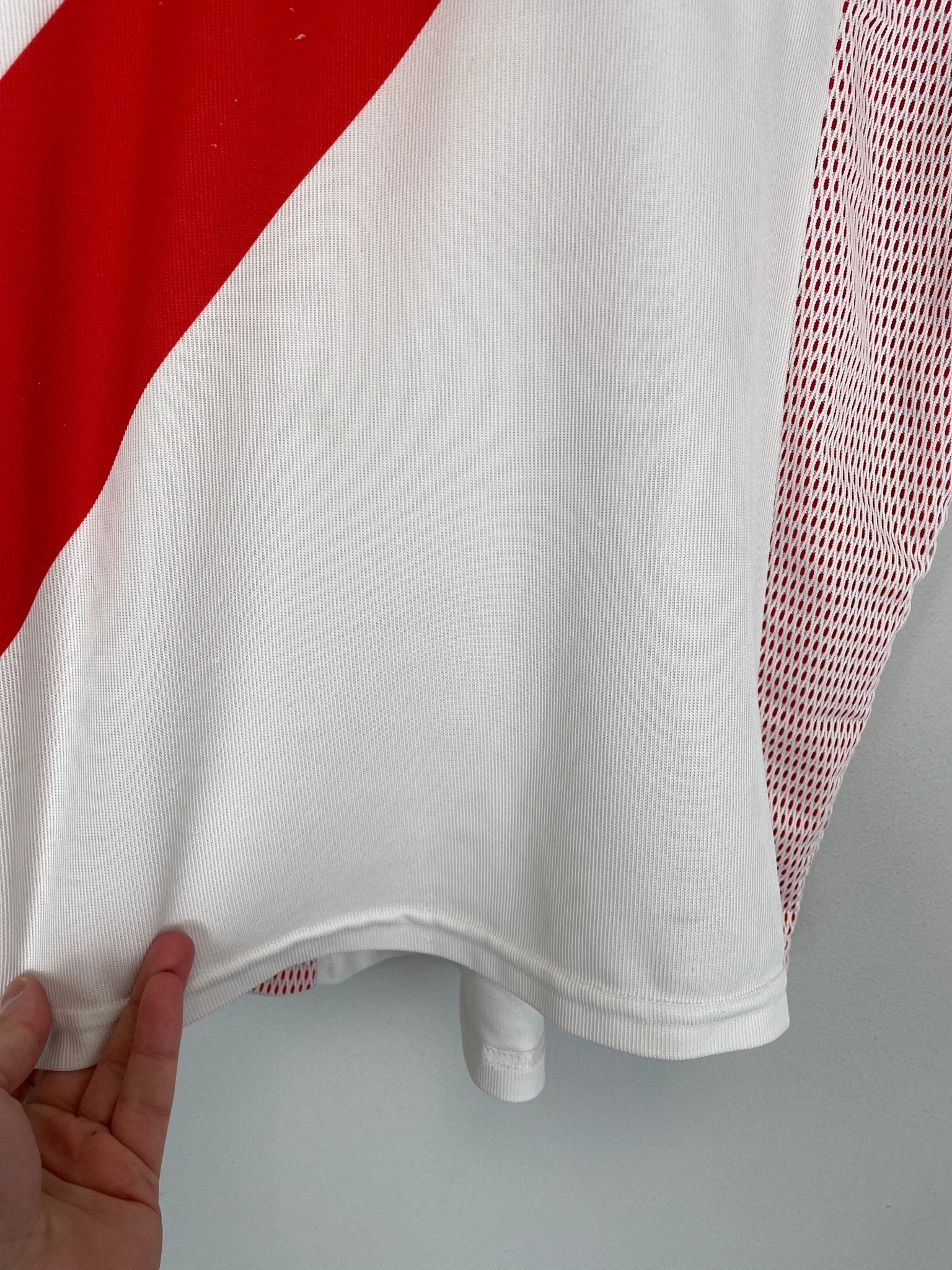 Shop 2002/03 RIVER PLATE HOME SHIRT (M) ADIDAS, classic football shirts, vintage football shirts & retro soccer jerseys at Cult Kits
