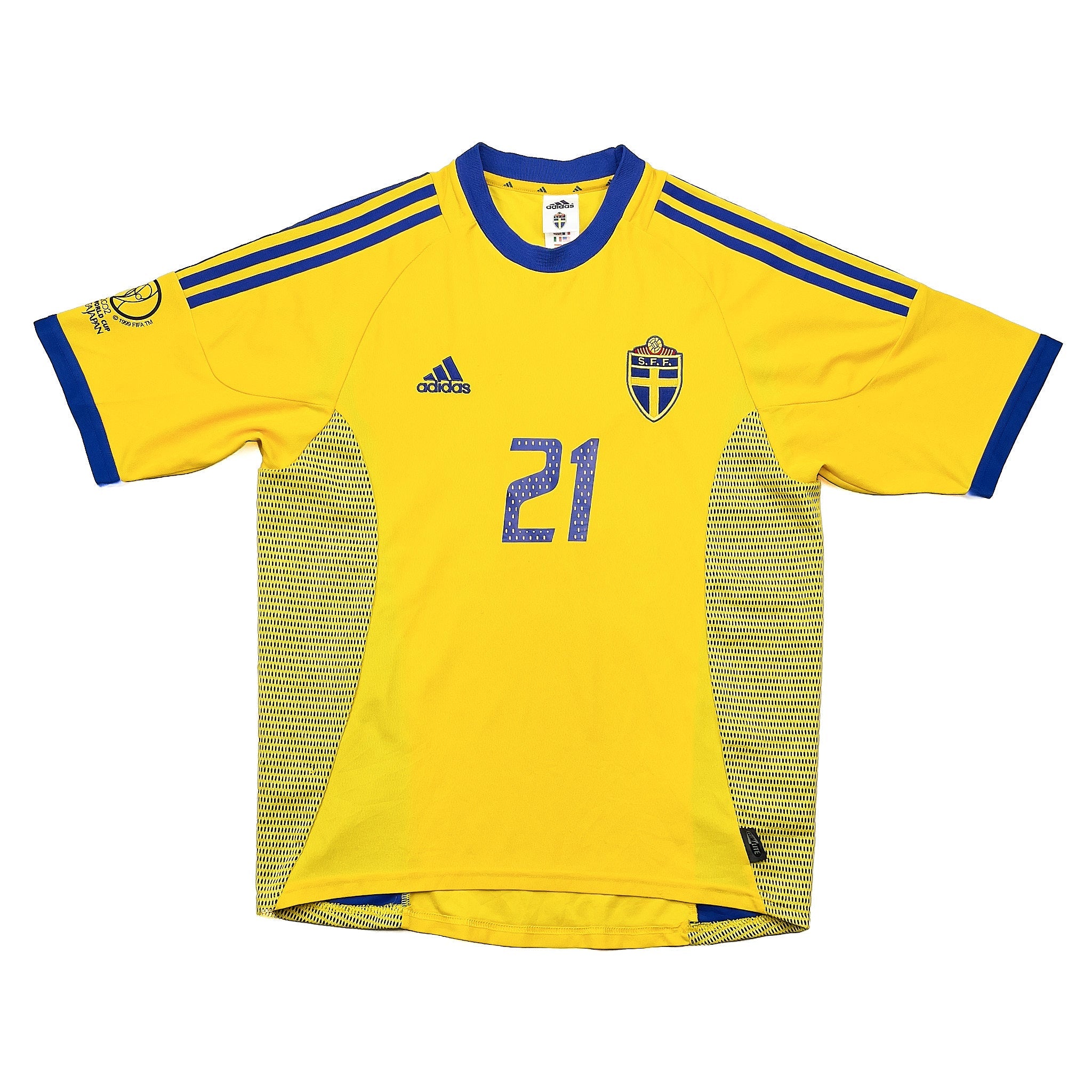 Buy 2002/03 Sweden Ibrahimovic 21 Home Shirt (L) Adidas ~ Free worldwide shipping ~ Authentic Vintage Football Shirts from Cult Kits