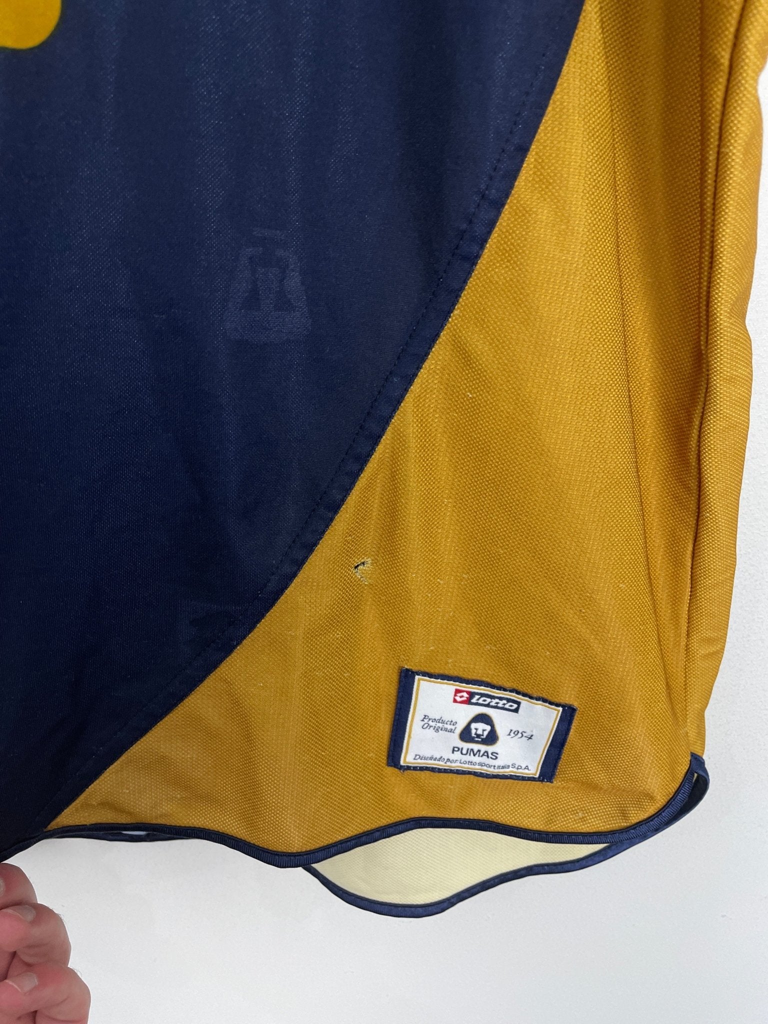 Shop 2002/03 UNAM PUMAS AWAY SHIRT (L) LOTTO, classic football shirts, vintage football shirts & retro soccer jerseys at Cult Kits